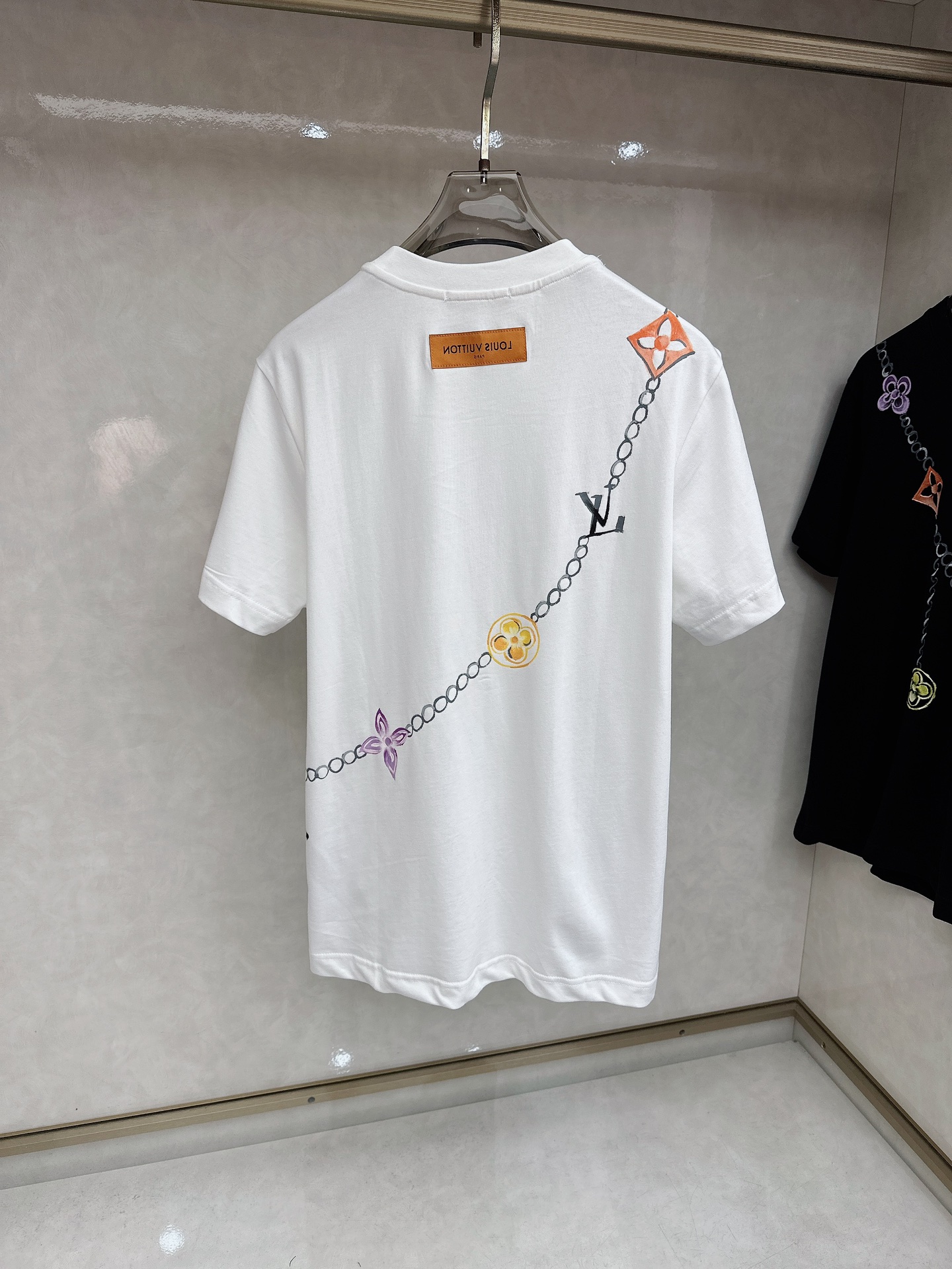 LV 2026SS春夏新款首发专柜最新款短袖圆领T恤 高端订制 设计前卫时尚！品牌logo重工艺设计 高