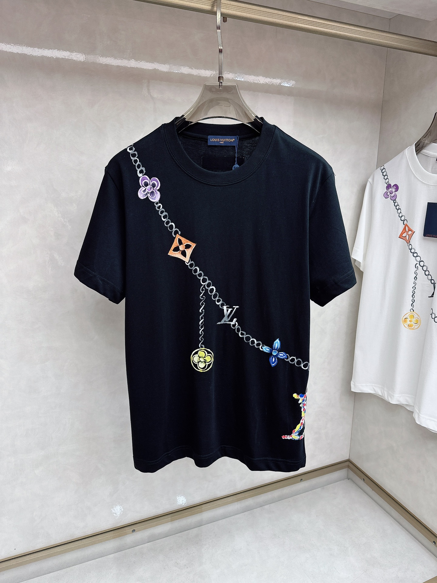 LV 2026SS春夏新款首发专柜最新款短袖圆领T恤 高端订制 设计前卫时尚！品牌logo重工艺设计 高