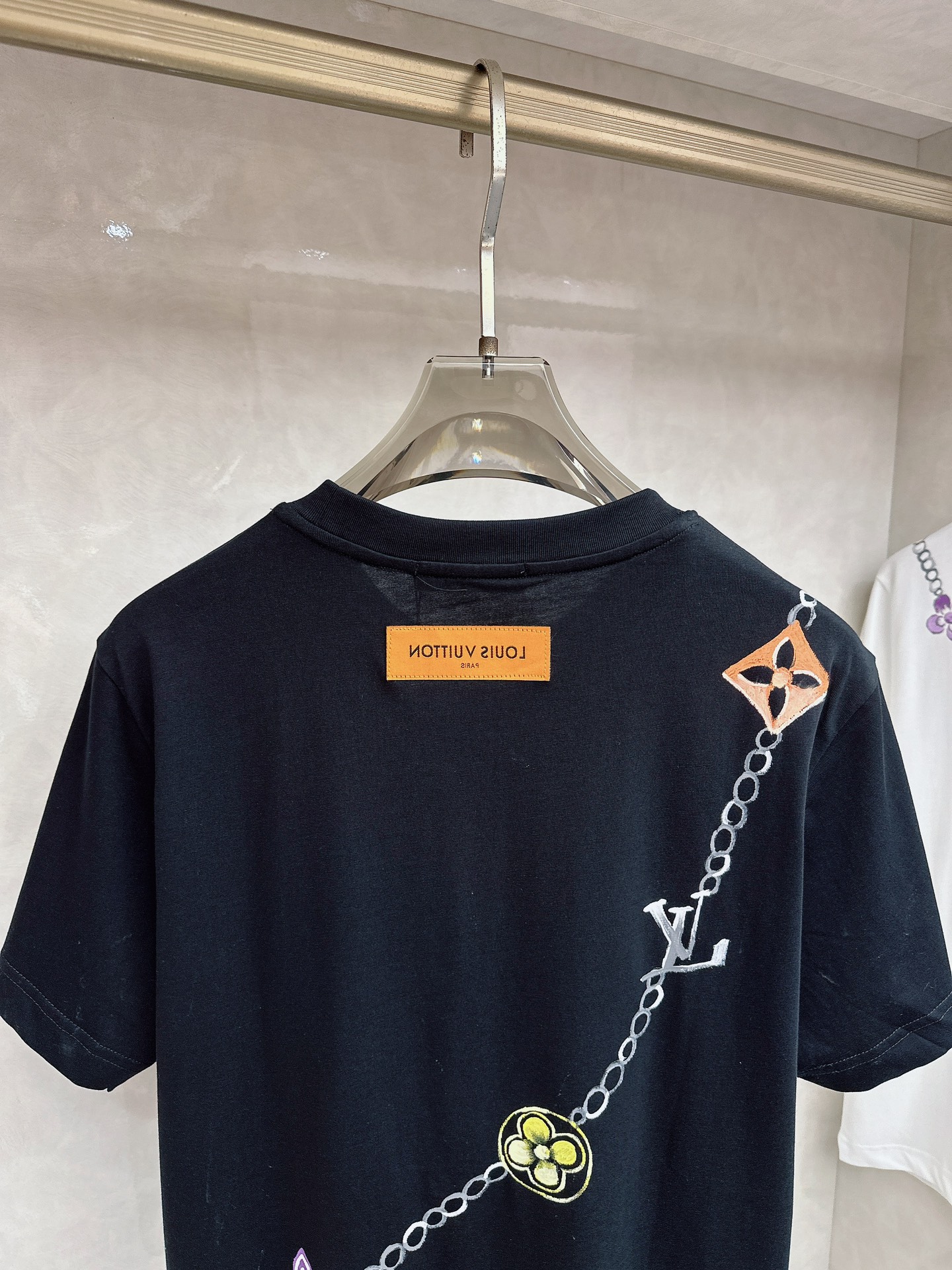 LV 2026SS春夏新款首发专柜最新款短袖圆领T恤 高端订制 设计前卫时尚！品牌logo重工艺设计 高