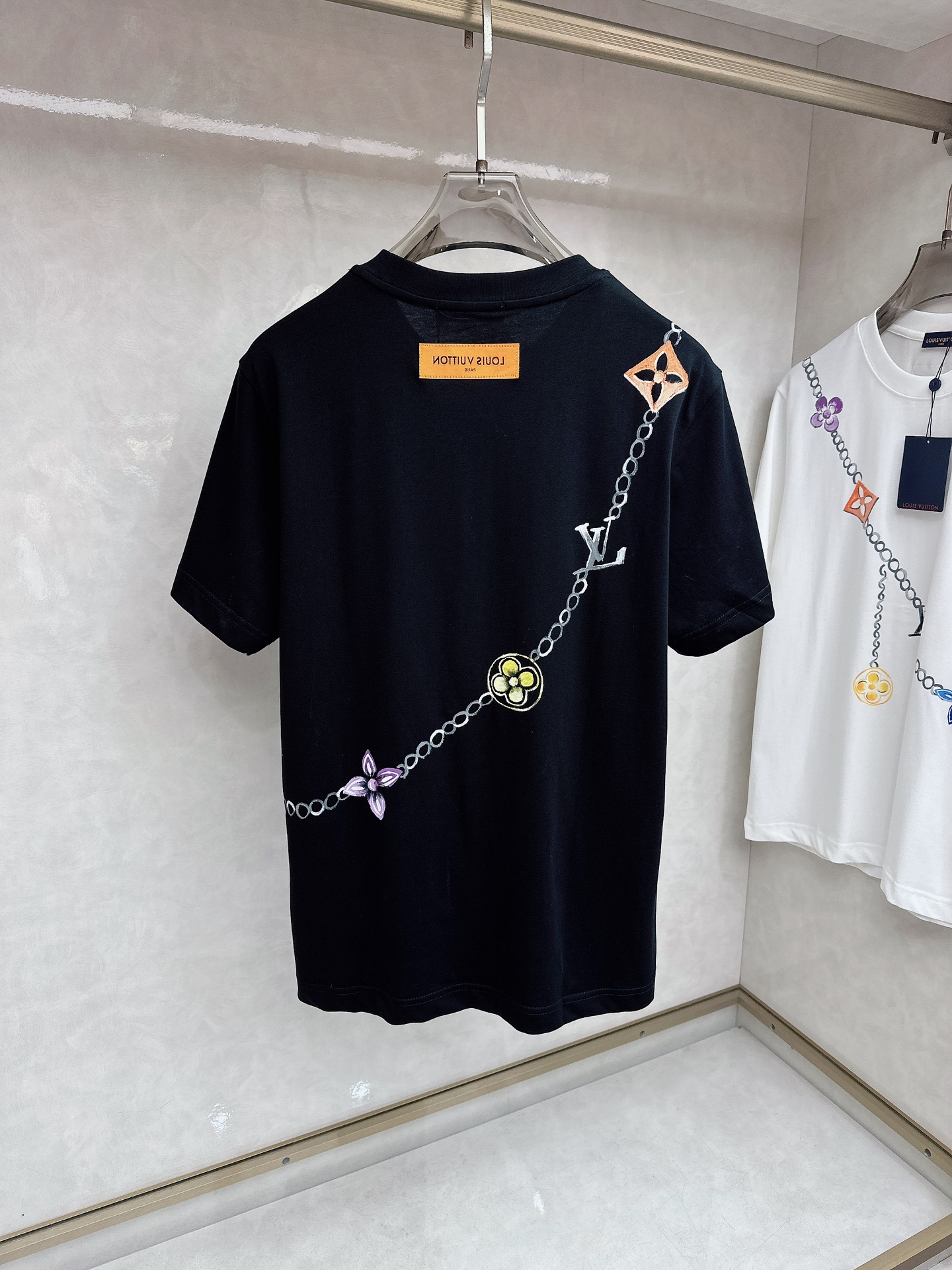 LV 2026SS春夏新款首发专柜最新款短袖圆领T恤 高端订制 设计前卫时尚！品牌logo重工艺设计 高