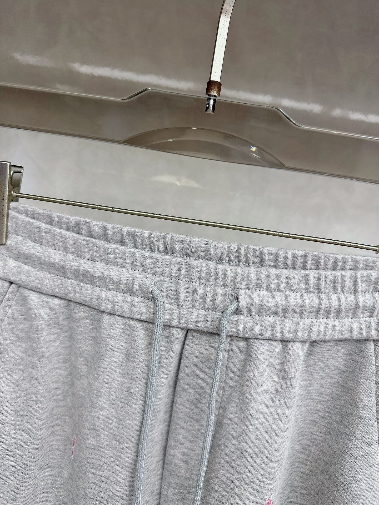 克罗心 2026春夏新款休闲裤！官网同步发售。品牌经典LOGO休闲裤 ，定制面料，舒适度极好，手触感强烈