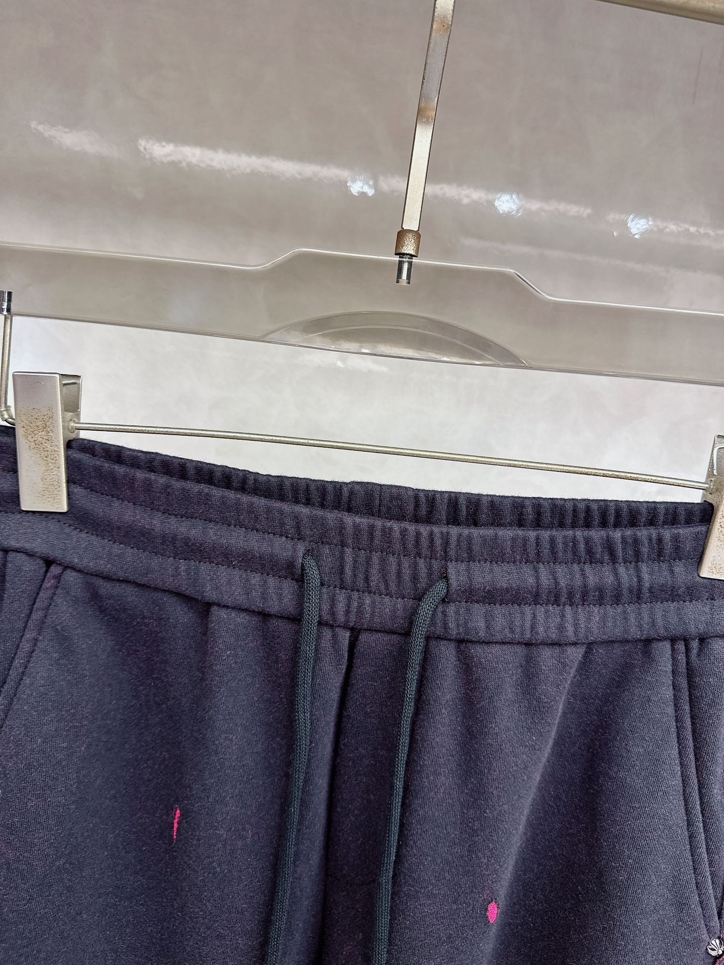 克罗心 2026春夏新款休闲裤！官网同步发售。品牌经典LOGO休闲裤 ，定制面料，舒适度极好，手触感强烈