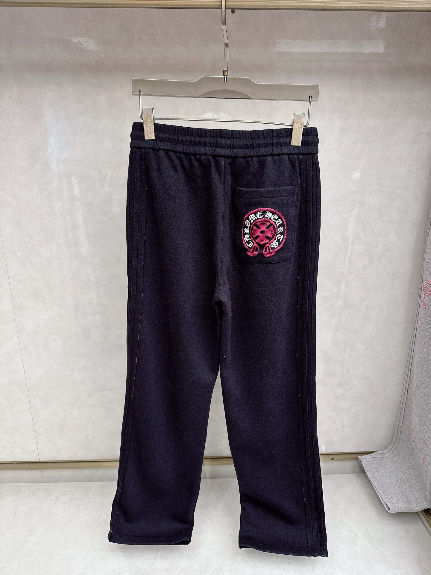 克罗心 2026春夏新款休闲裤！官网同步发售。品牌经典LOGO休闲裤 ，定制面料，舒适度极好，手触感强烈