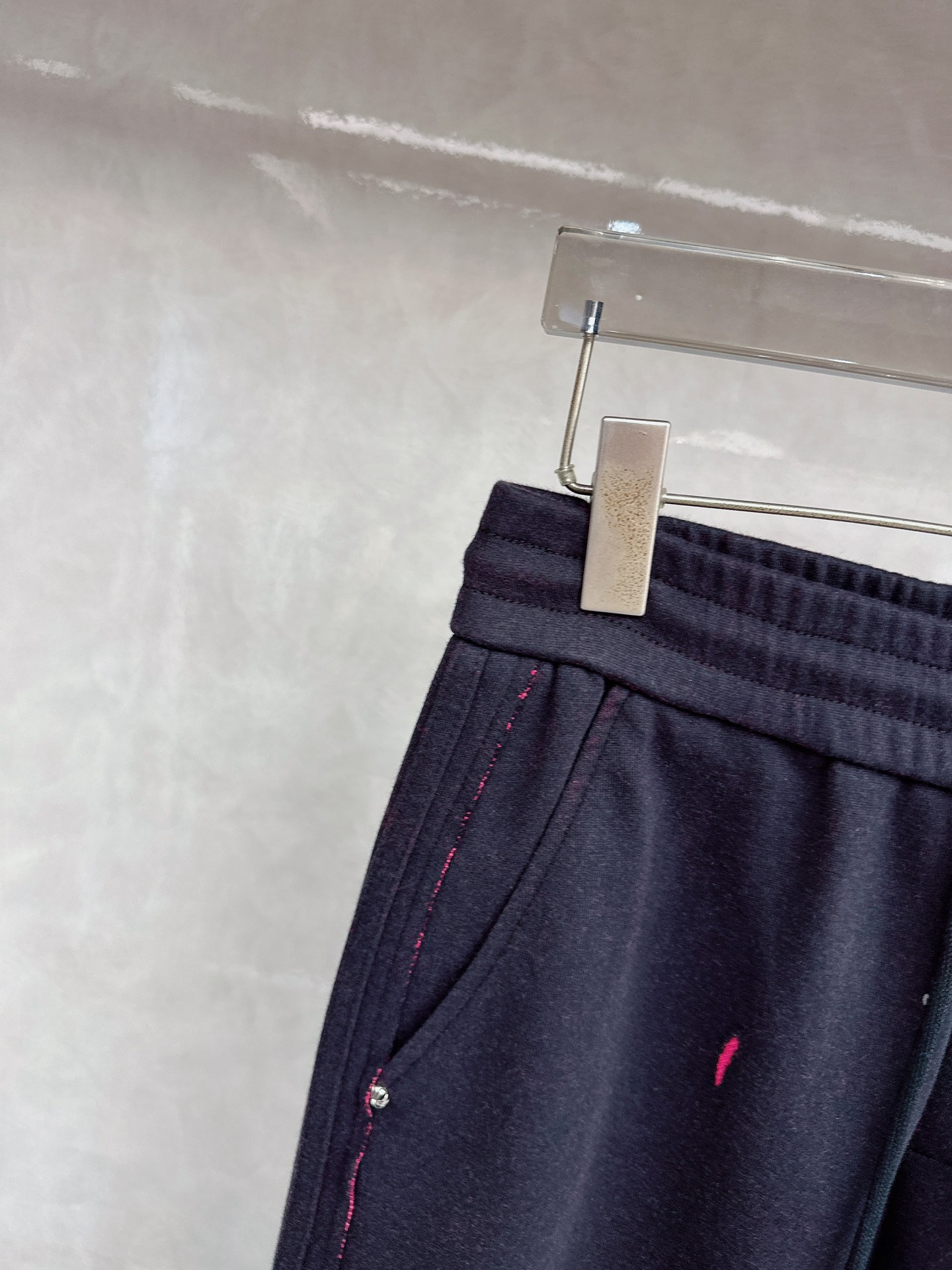 克罗心 2026春夏新款休闲裤！官网同步发售。品牌经典LOGO休闲裤 ，定制面料，舒适度极好，手触感强烈