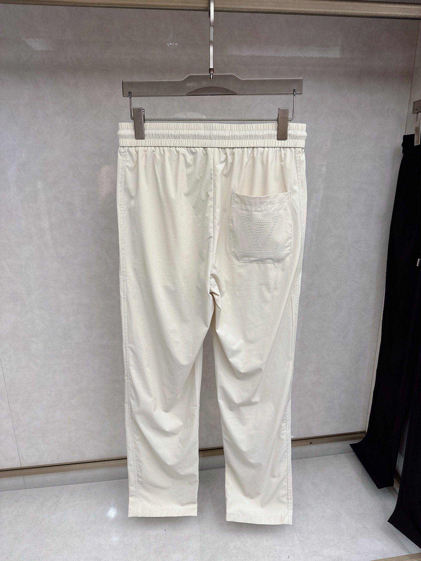 LV 2026春夏新款休闲裤！官网同步发售。品牌经典LOGO休闲裤 ，定制面料，舒适度极好，手触感强烈。