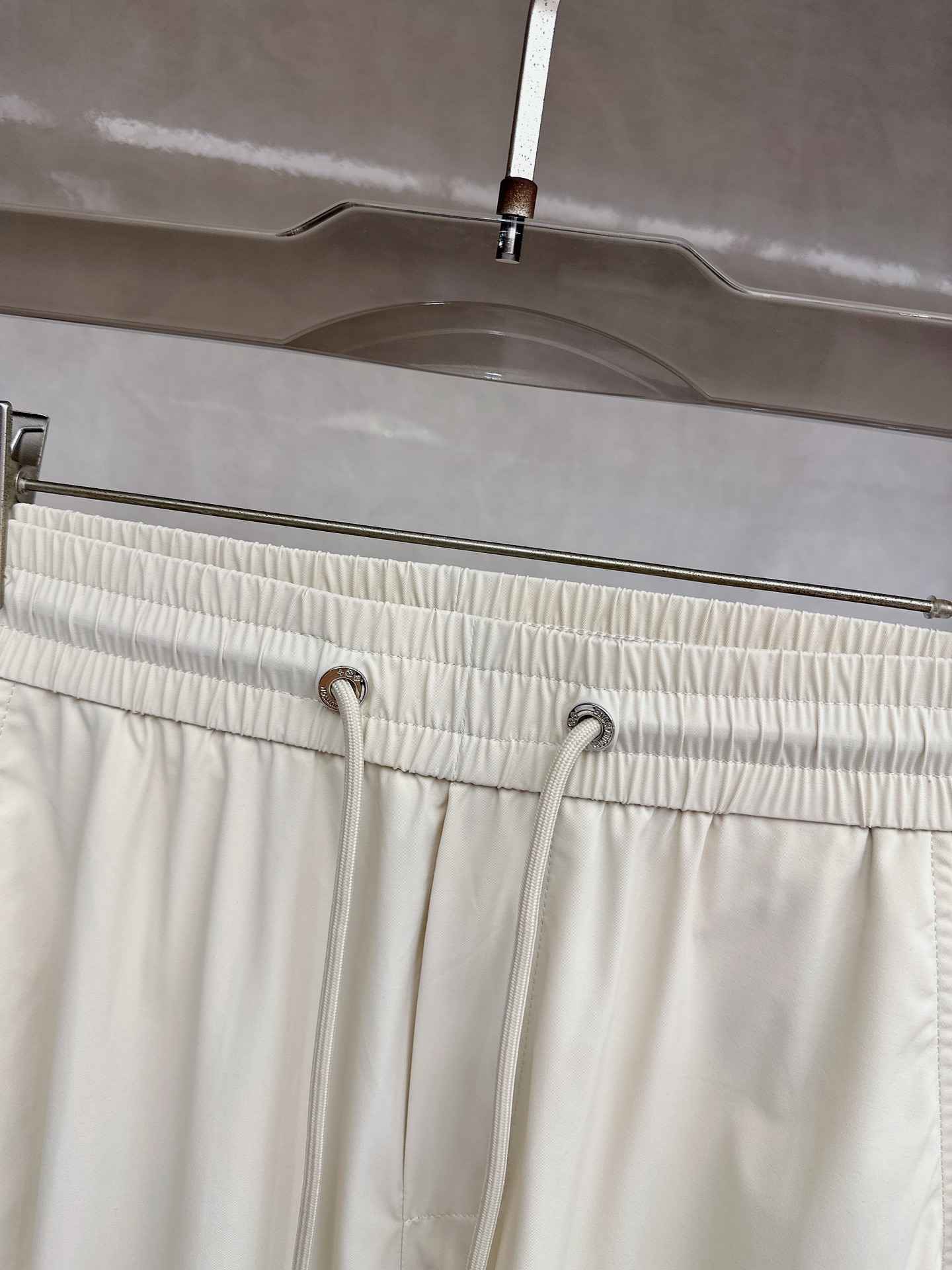 LV 2026春夏新款休闲裤！官网同步发售。品牌经典LOGO休闲裤 ，定制面料，舒适度极好，手触感强烈。