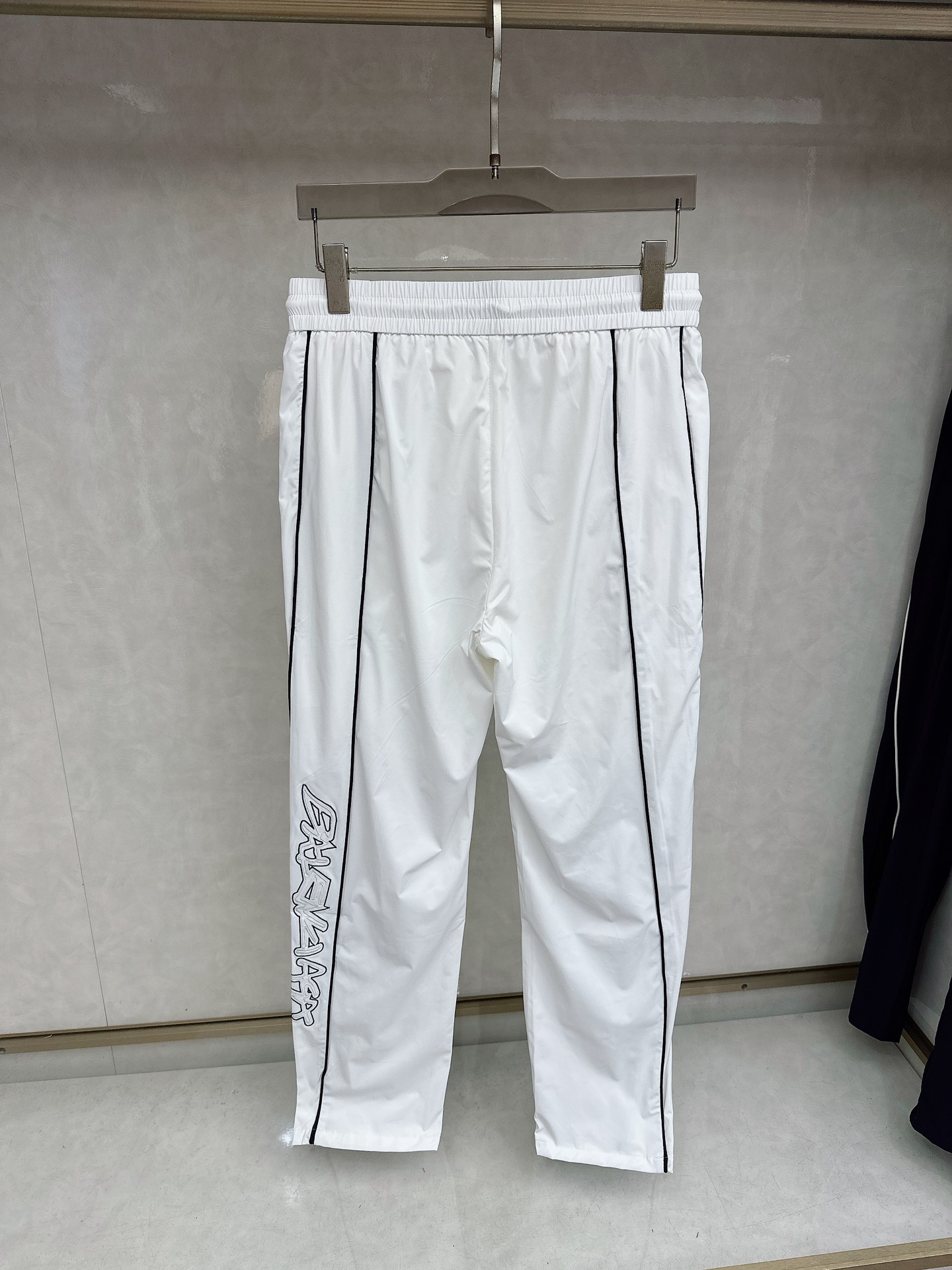 巴黎世家 2026春夏新款休闲裤！官网同步发售。品牌经典LOGO休闲裤 ，定制面料，舒适度极好，手触感强