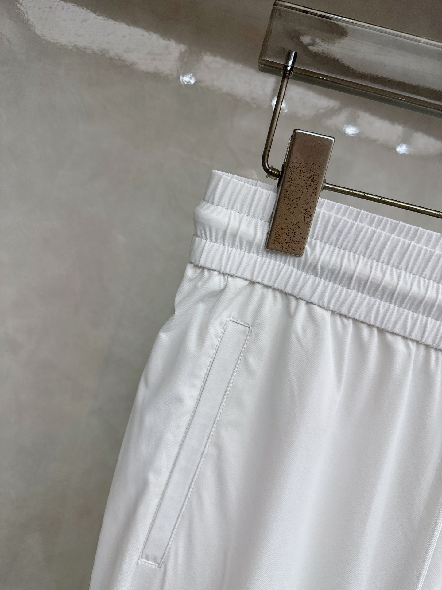 巴黎世家 2026春夏新款休闲裤！官网同步发售。品牌经典LOGO休闲裤 ，定制面料，舒适度极好，手触感强