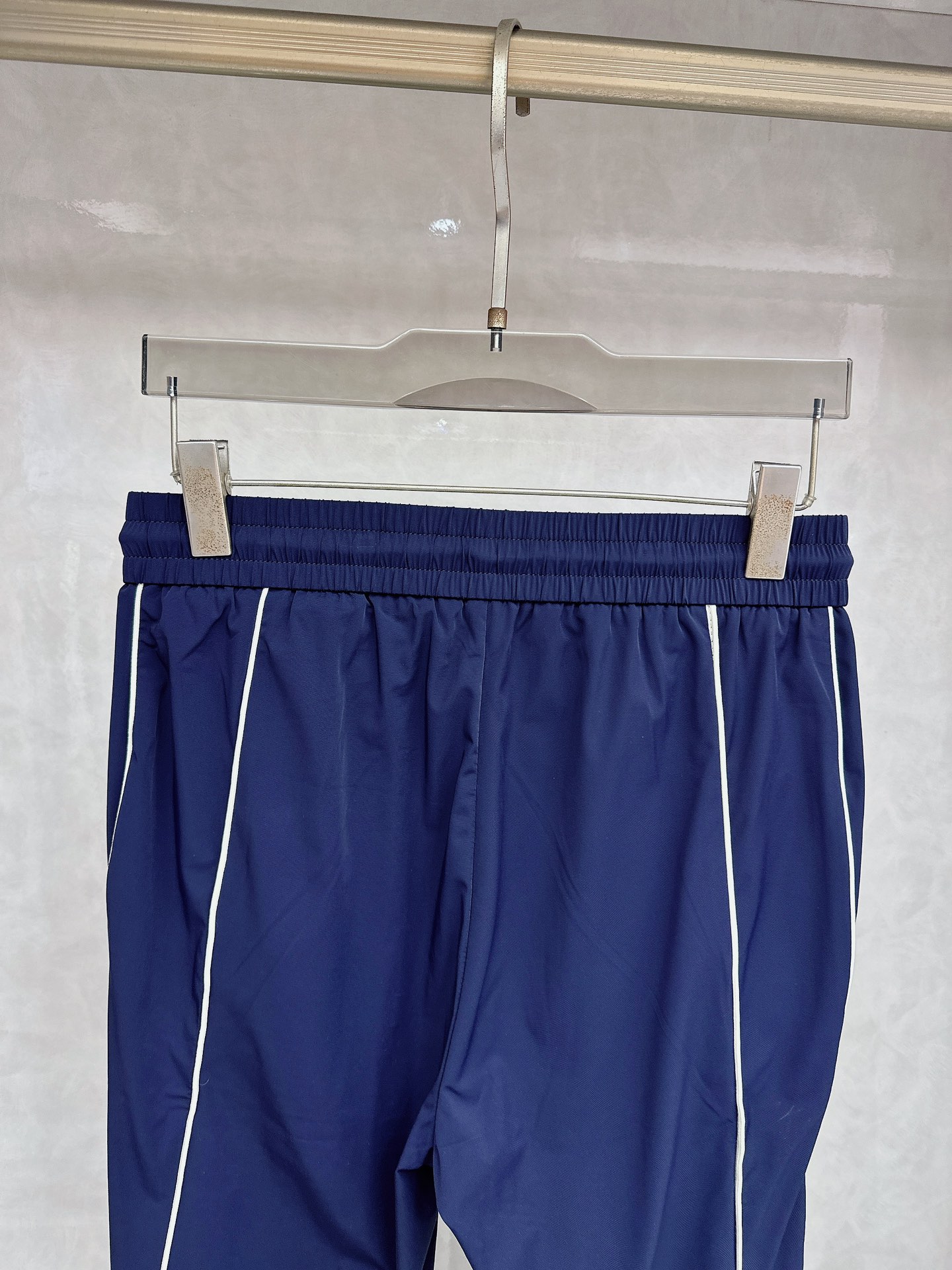 巴黎世家 2026春夏新款休闲裤！官网同步发售。品牌经典LOGO休闲裤 ，定制面料，舒适度极好，手触感强