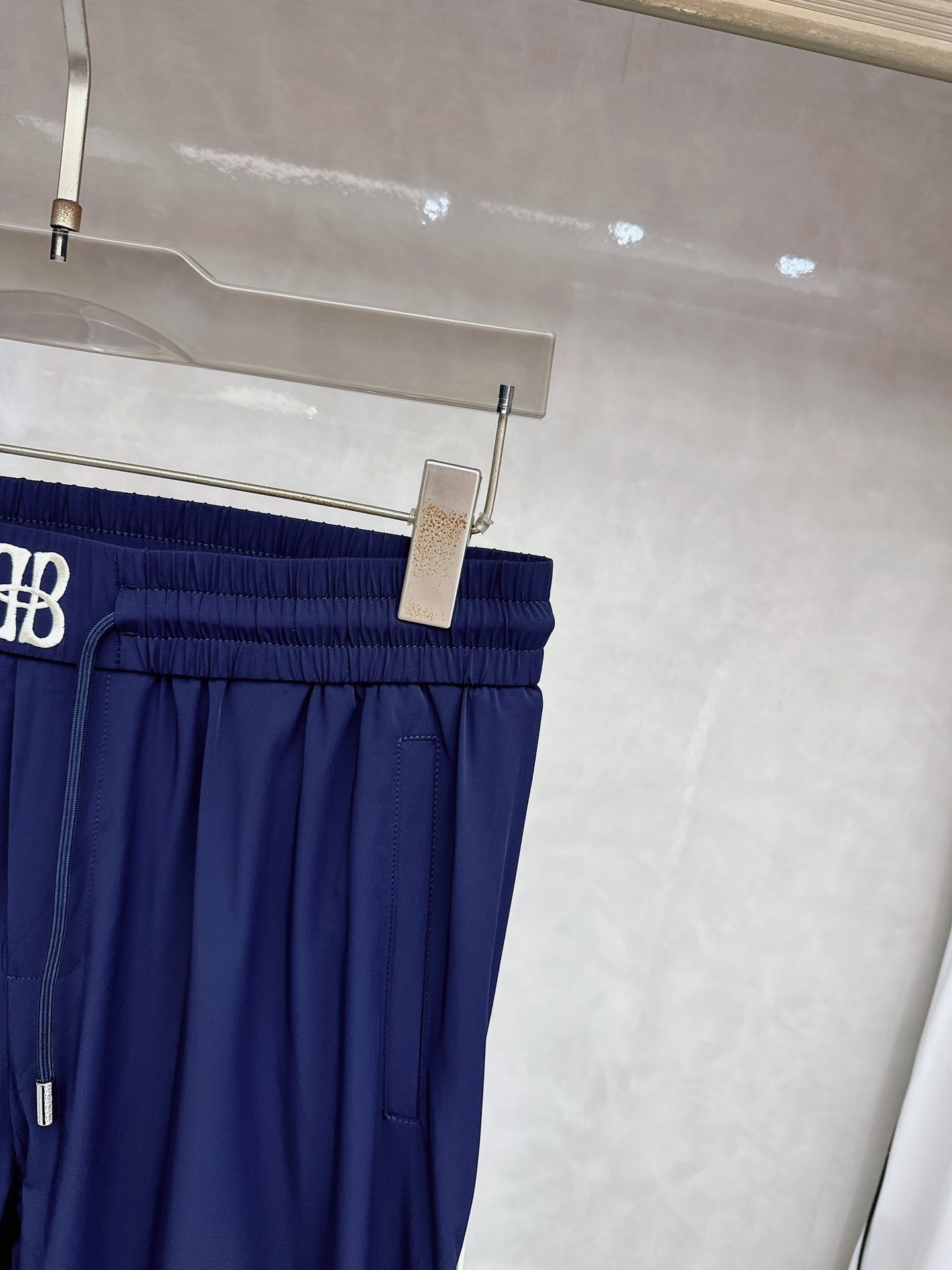 巴黎世家 2026春夏新款休闲裤！官网同步发售。品牌经典LOGO休闲裤 ，定制面料，舒适度极好，手触感强