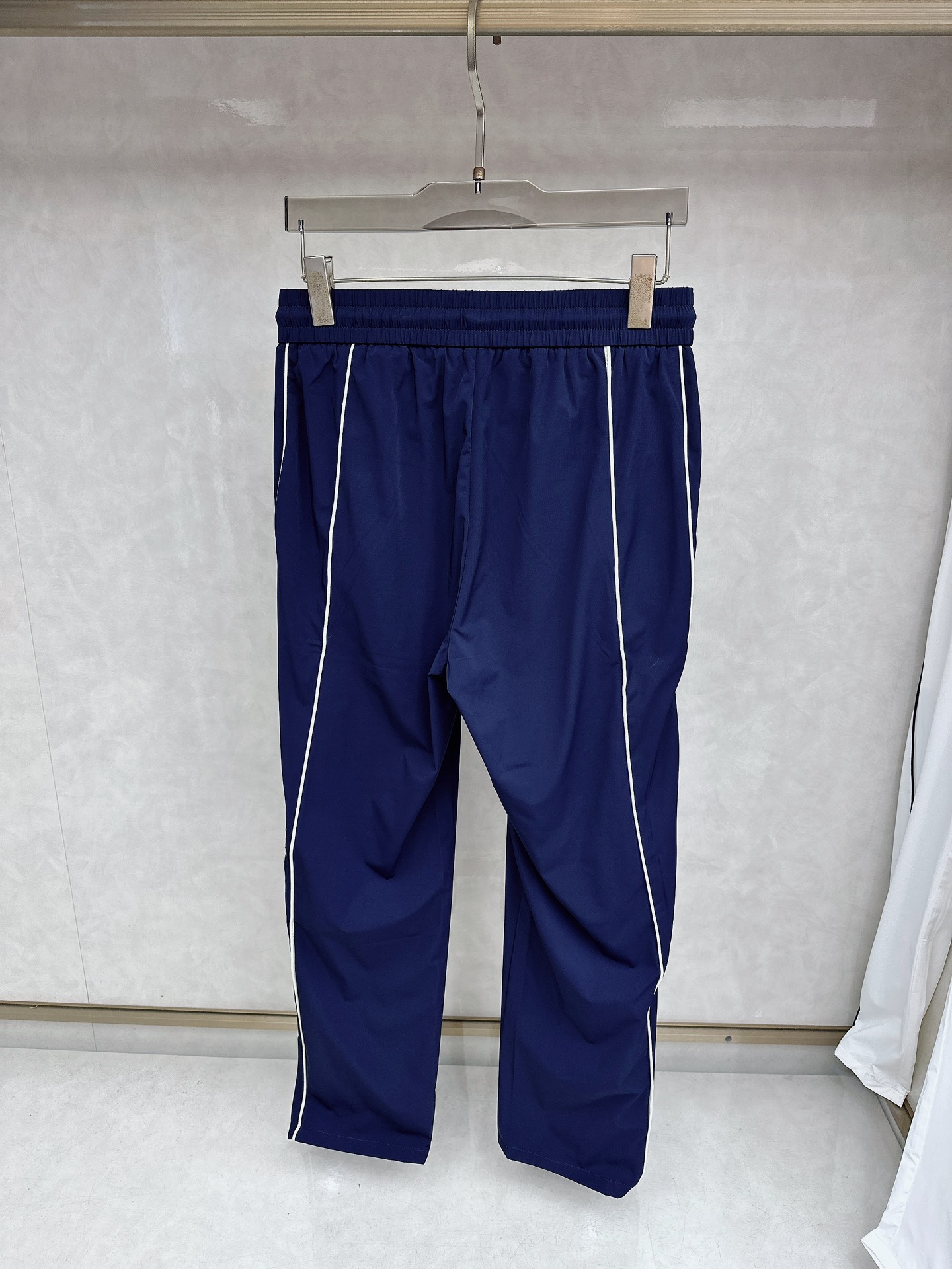 巴黎世家 2026春夏新款休闲裤！官网同步发售。品牌经典LOGO休闲裤 ，定制面料，舒适度极好，手触感强