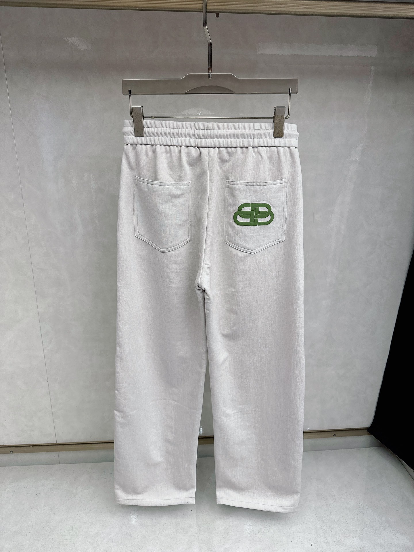 巴黎世家 2026春夏新款休闲裤！官网同步发售。品牌经典LOGO休闲裤 ，定制面料，舒适度极好，手触感强