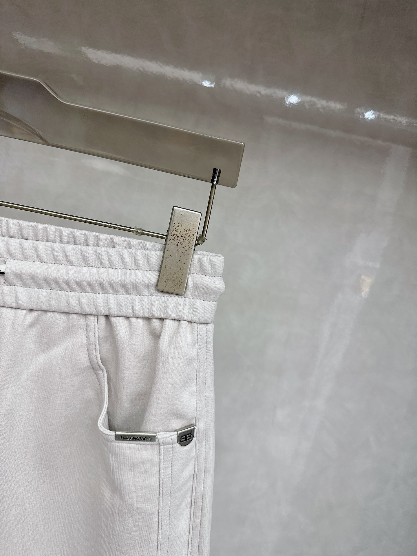 巴黎世家 2026春夏新款休闲裤！官网同步发售。品牌经典LOGO休闲裤 ，定制面料，舒适度极好，手触感强