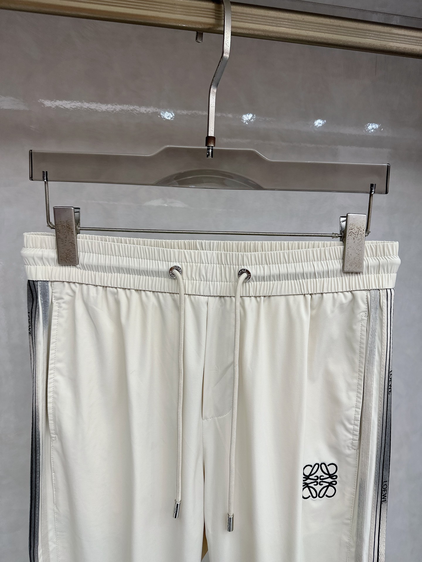 罗意威 2026春夏新款休闲裤！官网同步发售。品牌经典LOGO休闲裤 ，定制面料，舒适度极好，手触感强烈