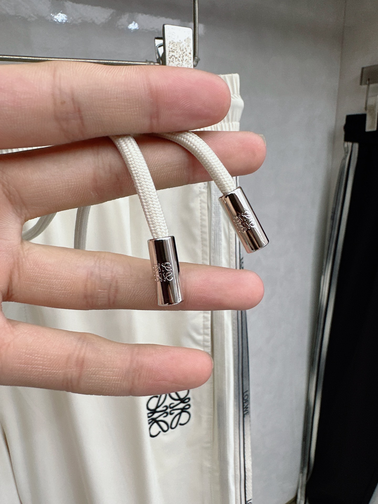 罗意威 2026春夏新款休闲裤！官网同步发售。品牌经典LOGO休闲裤 ，定制面料，舒适度极好，手触感强烈