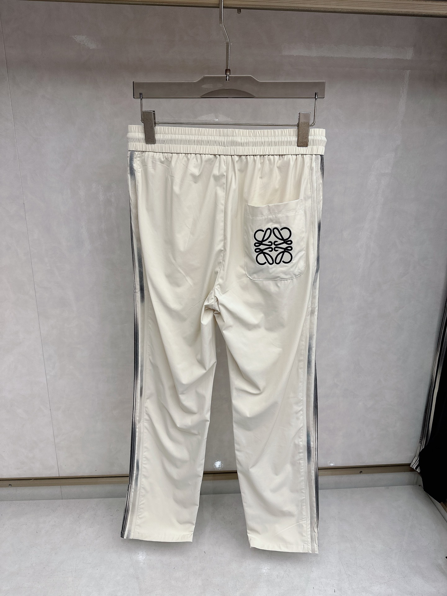 罗意威 2026春夏新款休闲裤！官网同步发售。品牌经典LOGO休闲裤 ，定制面料，舒适度极好，手触感强烈