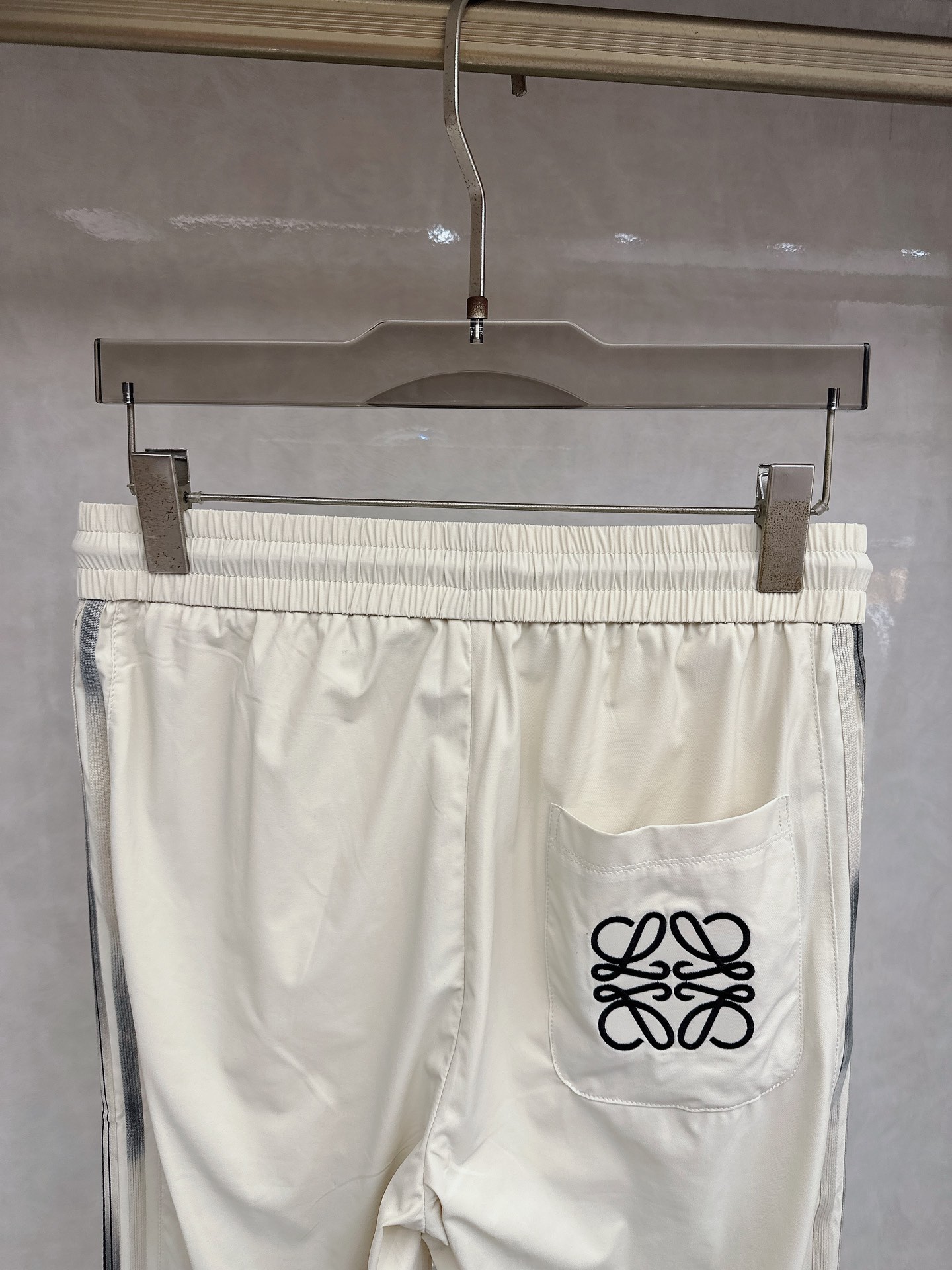 罗意威 2026春夏新款休闲裤！官网同步发售。品牌经典LOGO休闲裤 ，定制面料，舒适度极好，手触感强烈