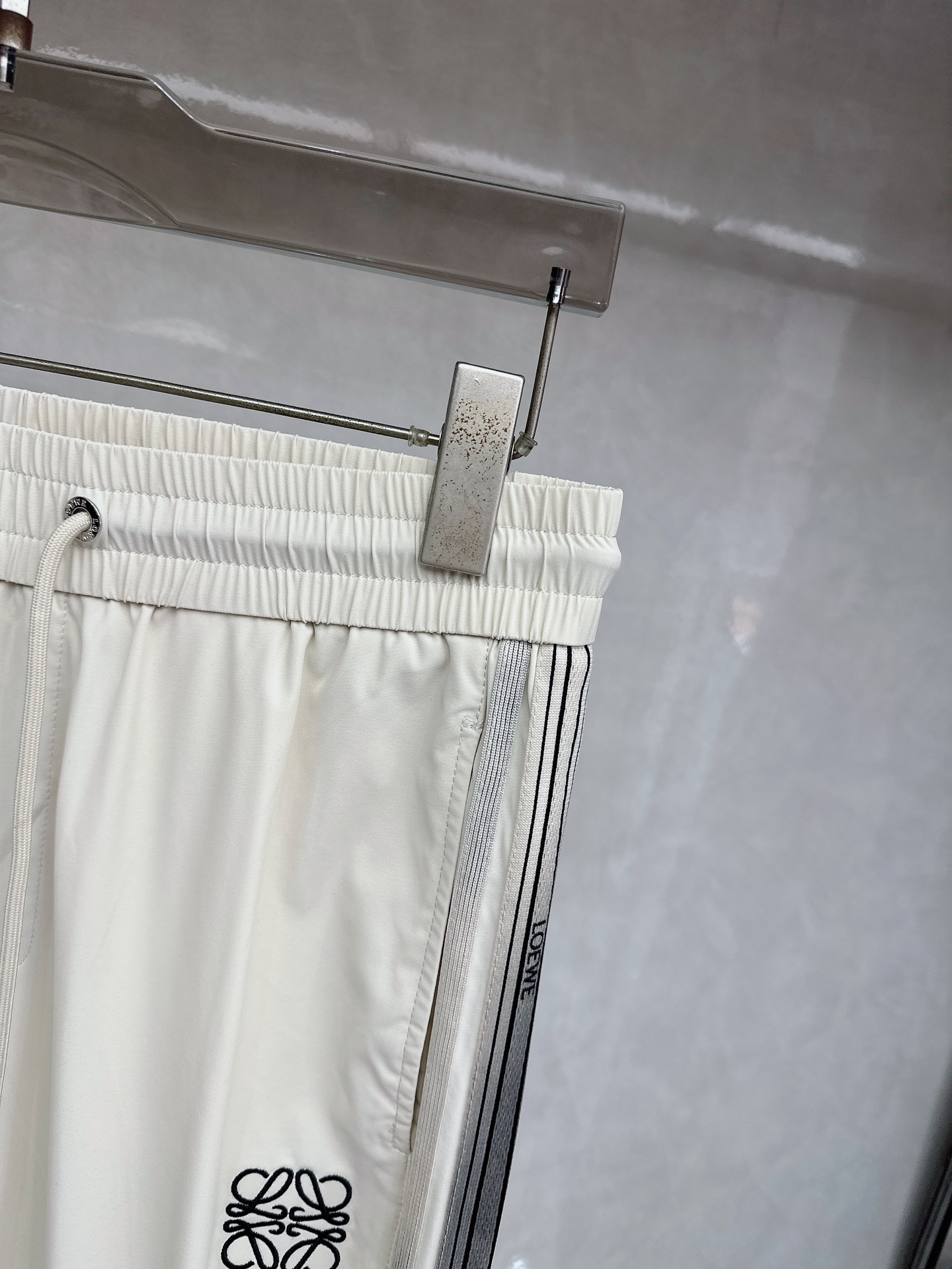 罗意威 2026春夏新款休闲裤！官网同步发售。品牌经典LOGO休闲裤 ，定制面料，舒适度极好，手触感强烈