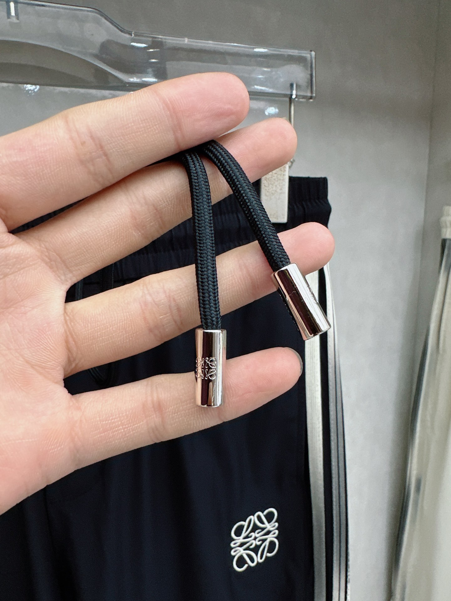 罗意威 2026春夏新款休闲裤！官网同步发售。品牌经典LOGO休闲裤 ，定制面料，舒适度极好，手触感强烈