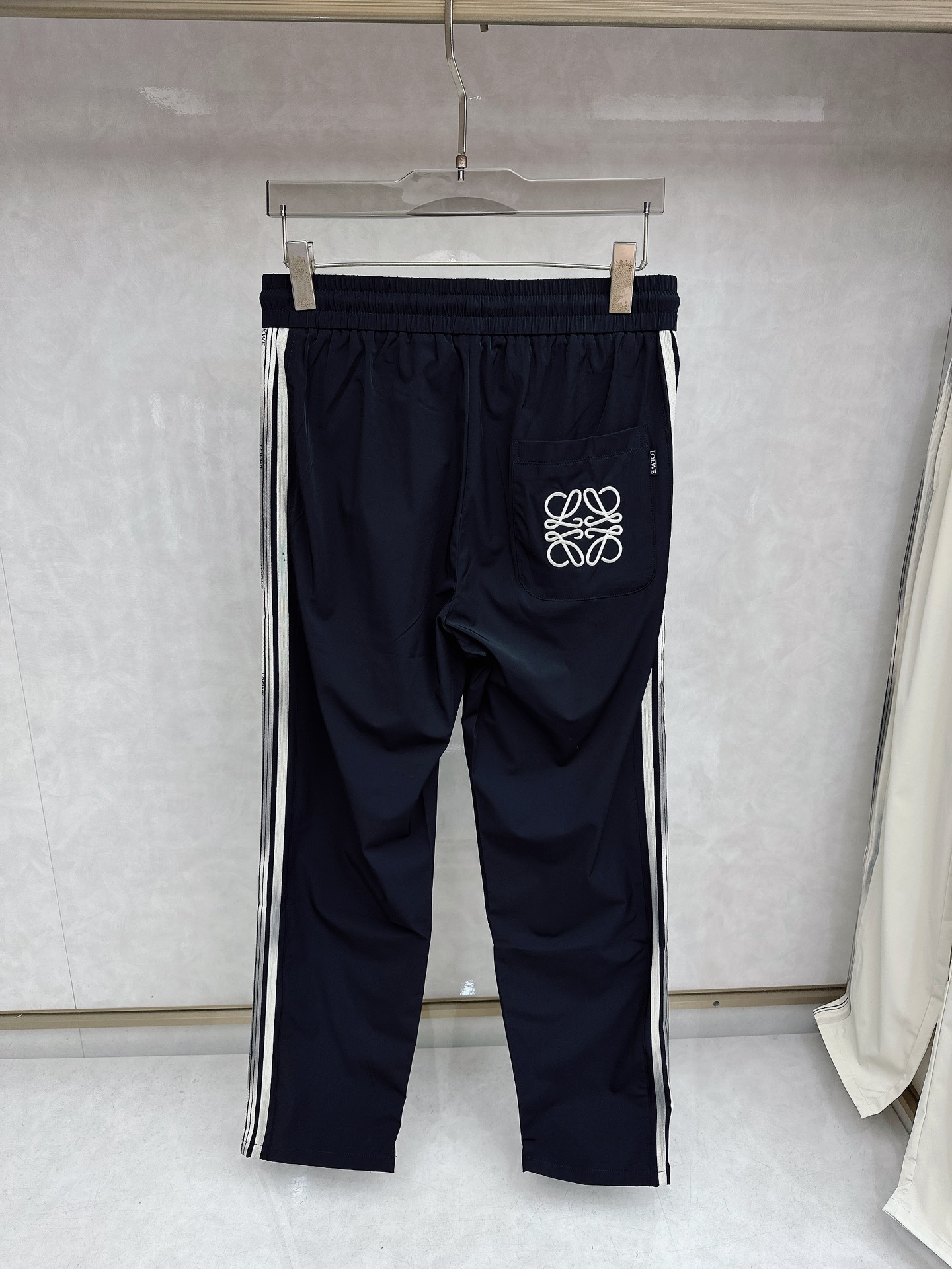 罗意威 2026春夏新款休闲裤！官网同步发售。品牌经典LOGO休闲裤 ，定制面料，舒适度极好，手触感强烈