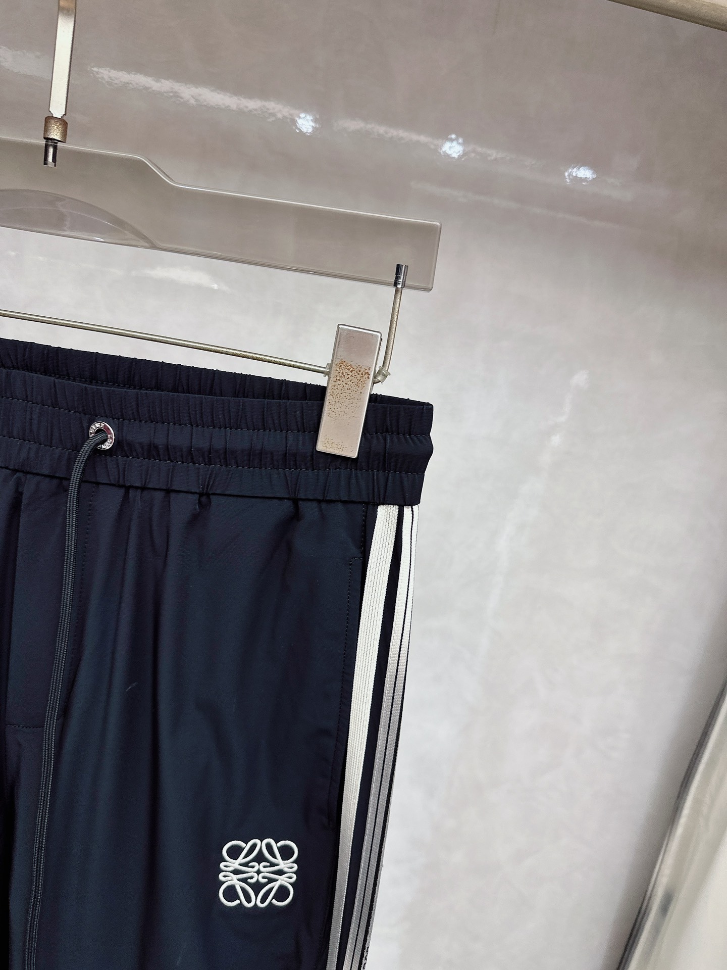 罗意威 2026春夏新款休闲裤！官网同步发售。品牌经典LOGO休闲裤 ，定制面料，舒适度极好，手触感强烈