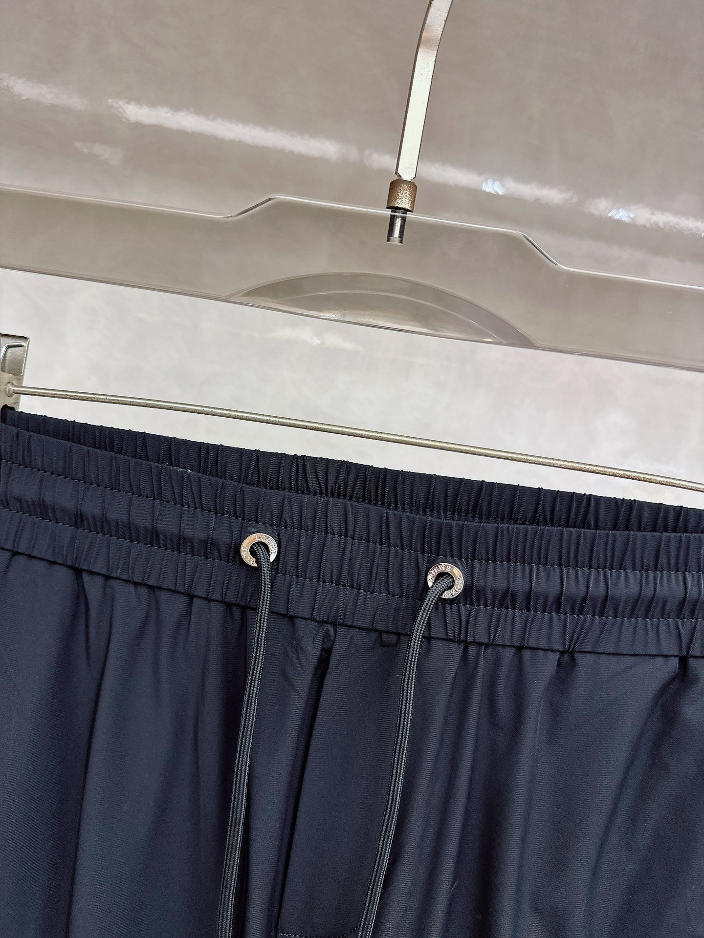 罗意威 2026春夏新款休闲裤！官网同步发售。品牌经典LOGO休闲裤 ，定制面料，舒适度极好，手触感强烈