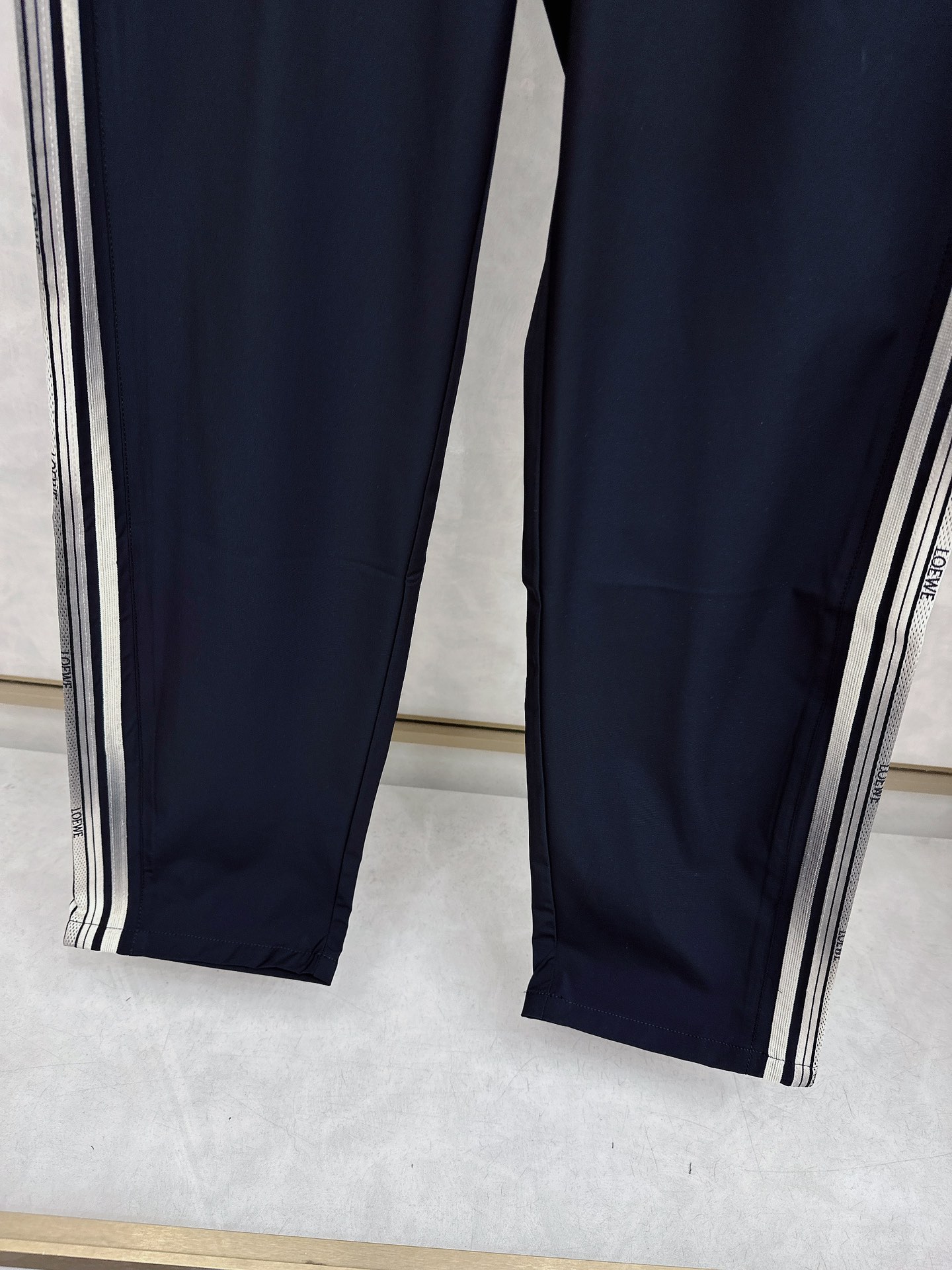 罗意威 2026春夏新款休闲裤！官网同步发售。品牌经典LOGO休闲裤 ，定制面料，舒适度极好，手触感强烈