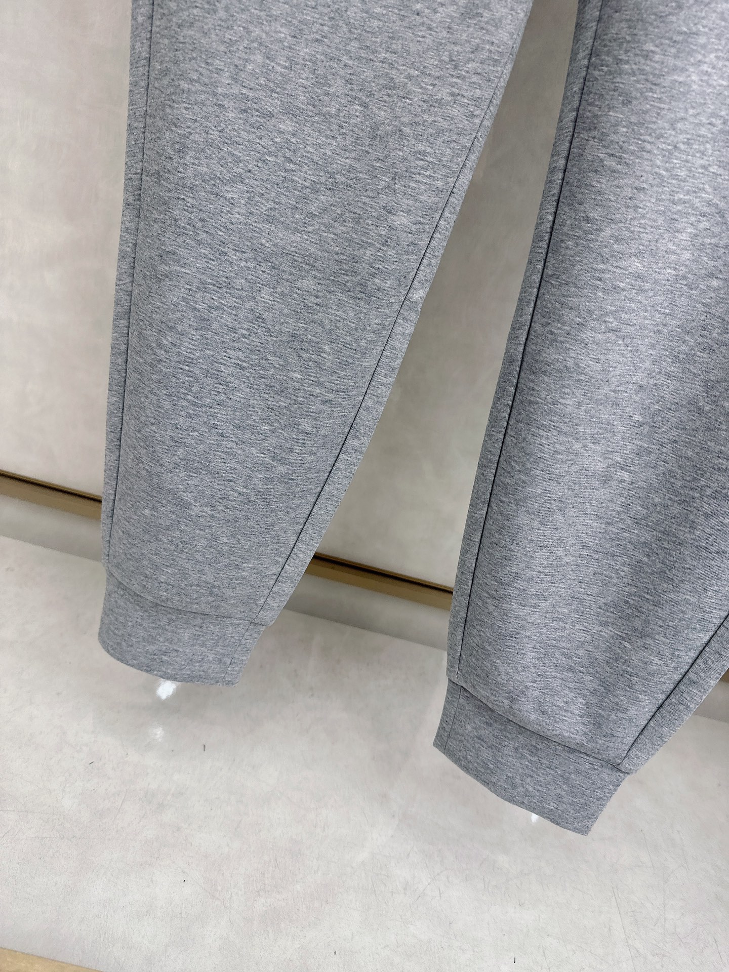 罗意威 2026春夏新款休闲裤！官网同步发售。品牌经典LOGO休闲裤 ，定制面料，舒适度极好，手触感强烈