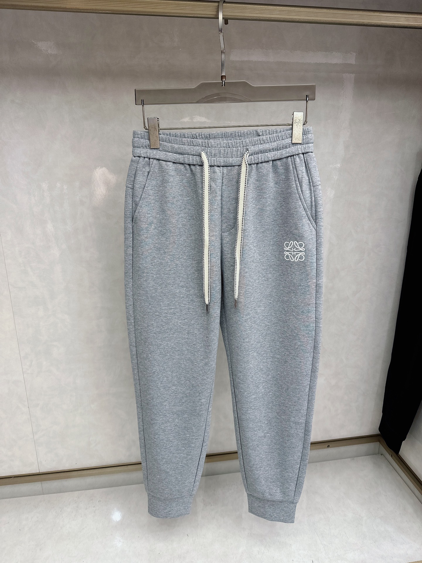 罗意威 2026春夏新款休闲裤！官网同步发售。品牌经典LOGO休闲裤 ，定制面料，舒适度极好，手触感强烈