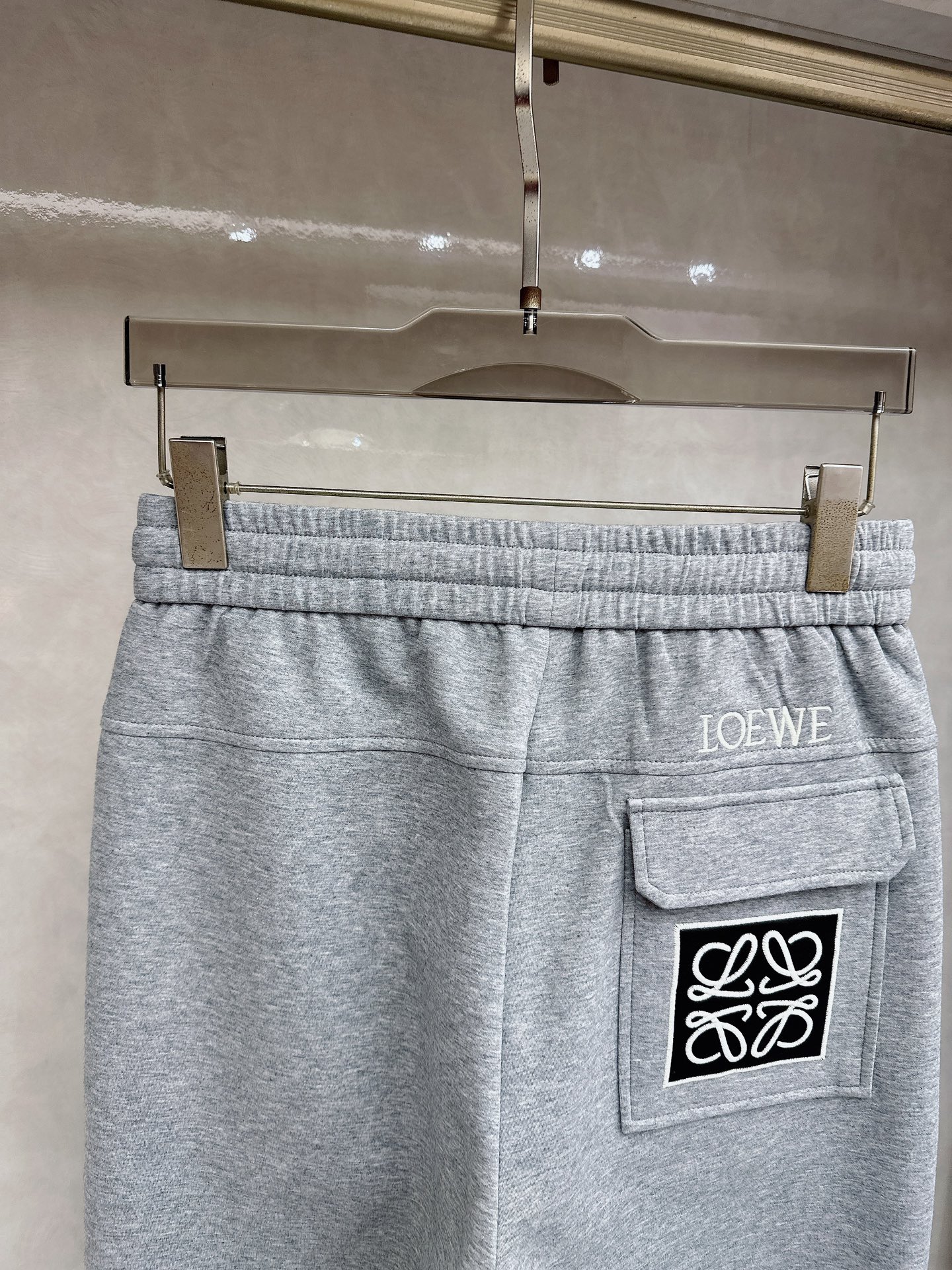 罗意威 2026春夏新款休闲裤！官网同步发售。品牌经典LOGO休闲裤 ，定制面料，舒适度极好，手触感强烈