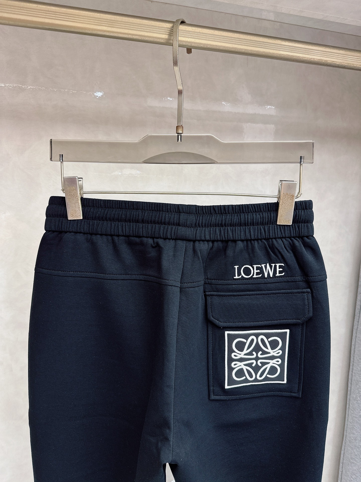 罗意威 2026春夏新款休闲裤！官网同步发售。品牌经典LOGO休闲裤 ，定制面料，舒适度极好，手触感强烈