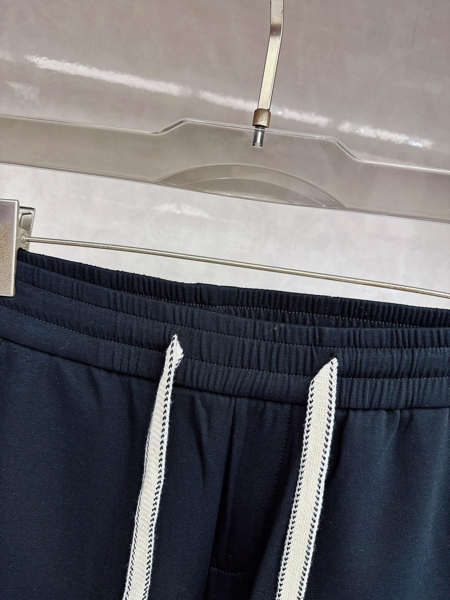 罗意威 2026春夏新款休闲裤！官网同步发售。品牌经典LOGO休闲裤 ，定制面料，舒适度极好，手触感强烈