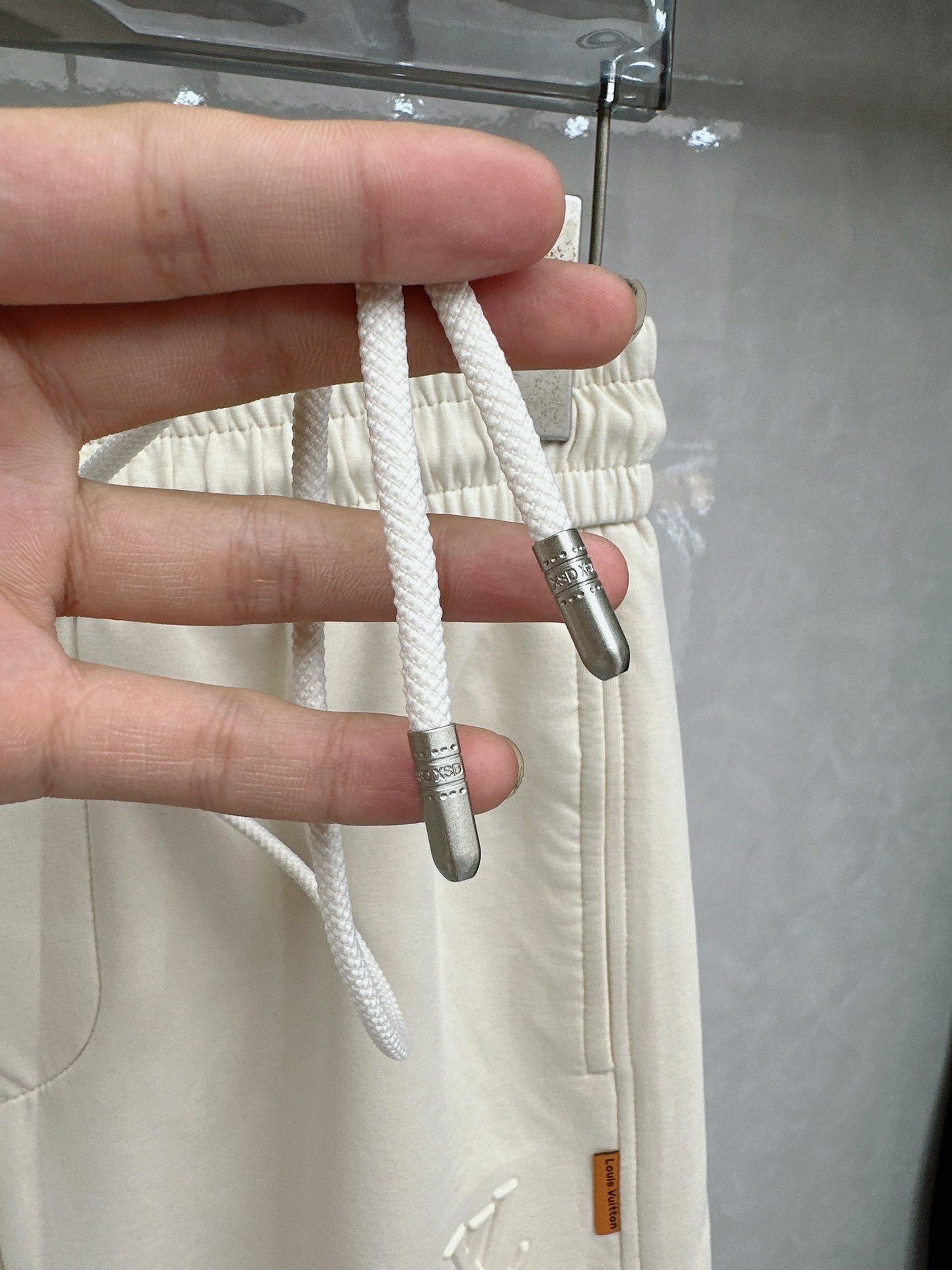 LV 2026春夏新款休闲裤！官网同步发售。品牌经典LOGO休闲裤 ，定制面料，舒适度极好，手触感强烈。