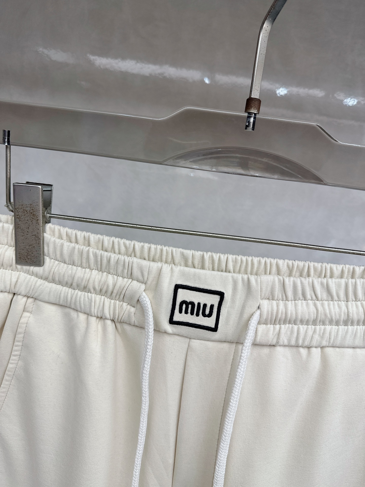 😊2026春夏新款休闲裤！官网同步发售。品牌经典LOGO休闲裤 ，定制面料，舒适度极好，手触感强烈。辨识