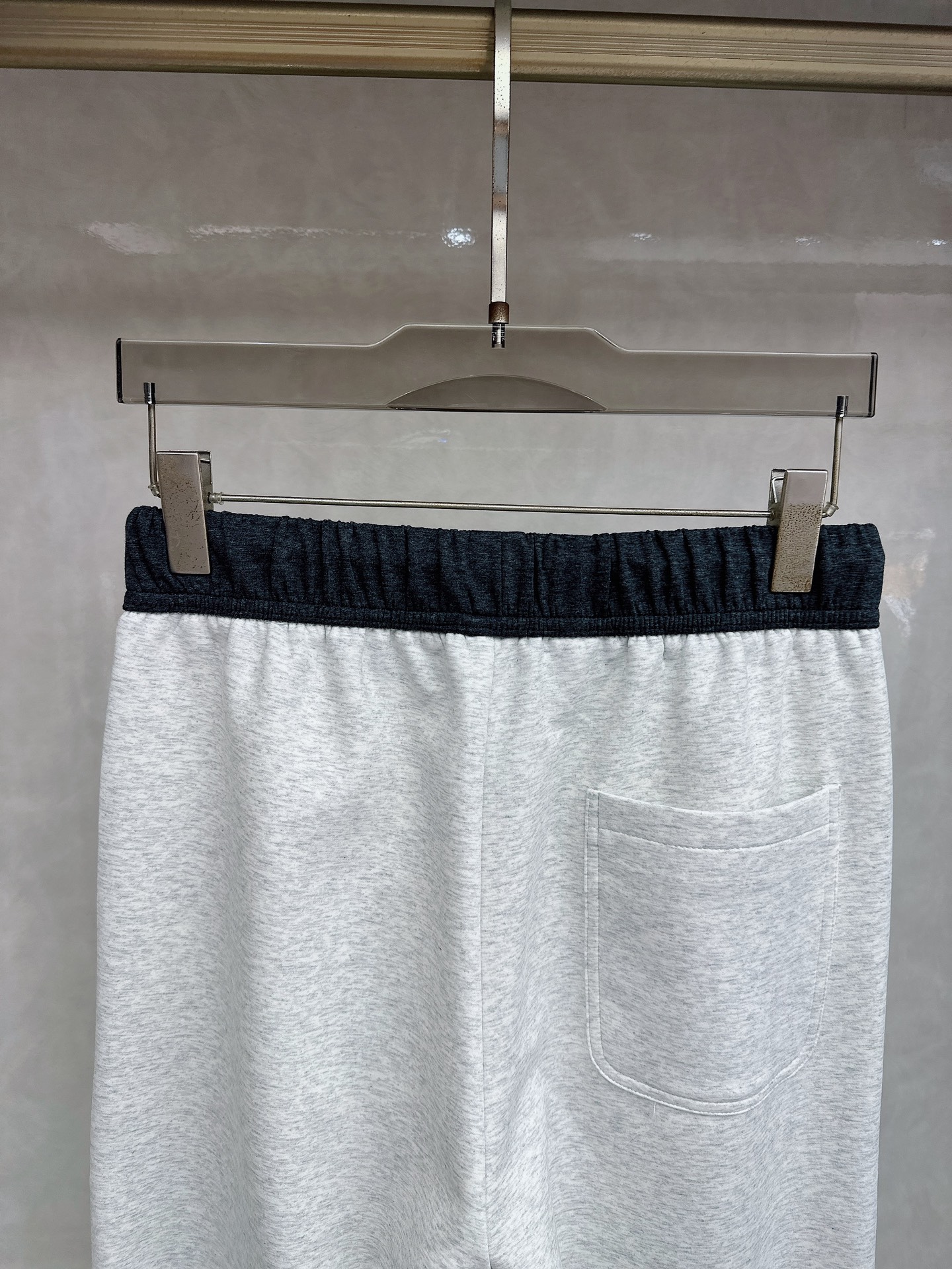 alo 2026春夏新款休闲裤！官网同步发售。品牌经典LOGO休闲裤 ，定制面料，舒适度极好，手触感强烈