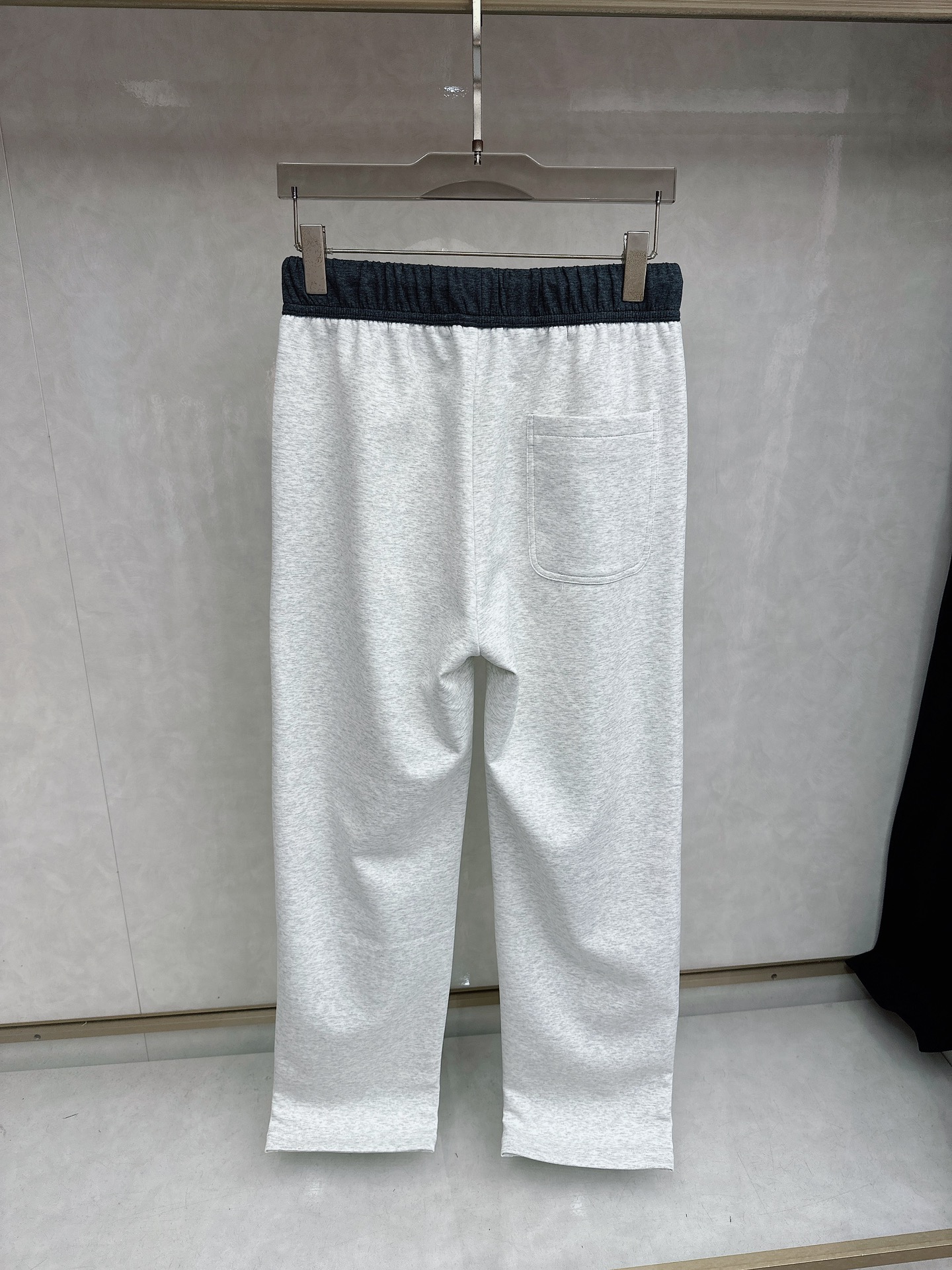 alo 2026春夏新款休闲裤！官网同步发售。品牌经典LOGO休闲裤 ，定制面料，舒适度极好，手触感强烈