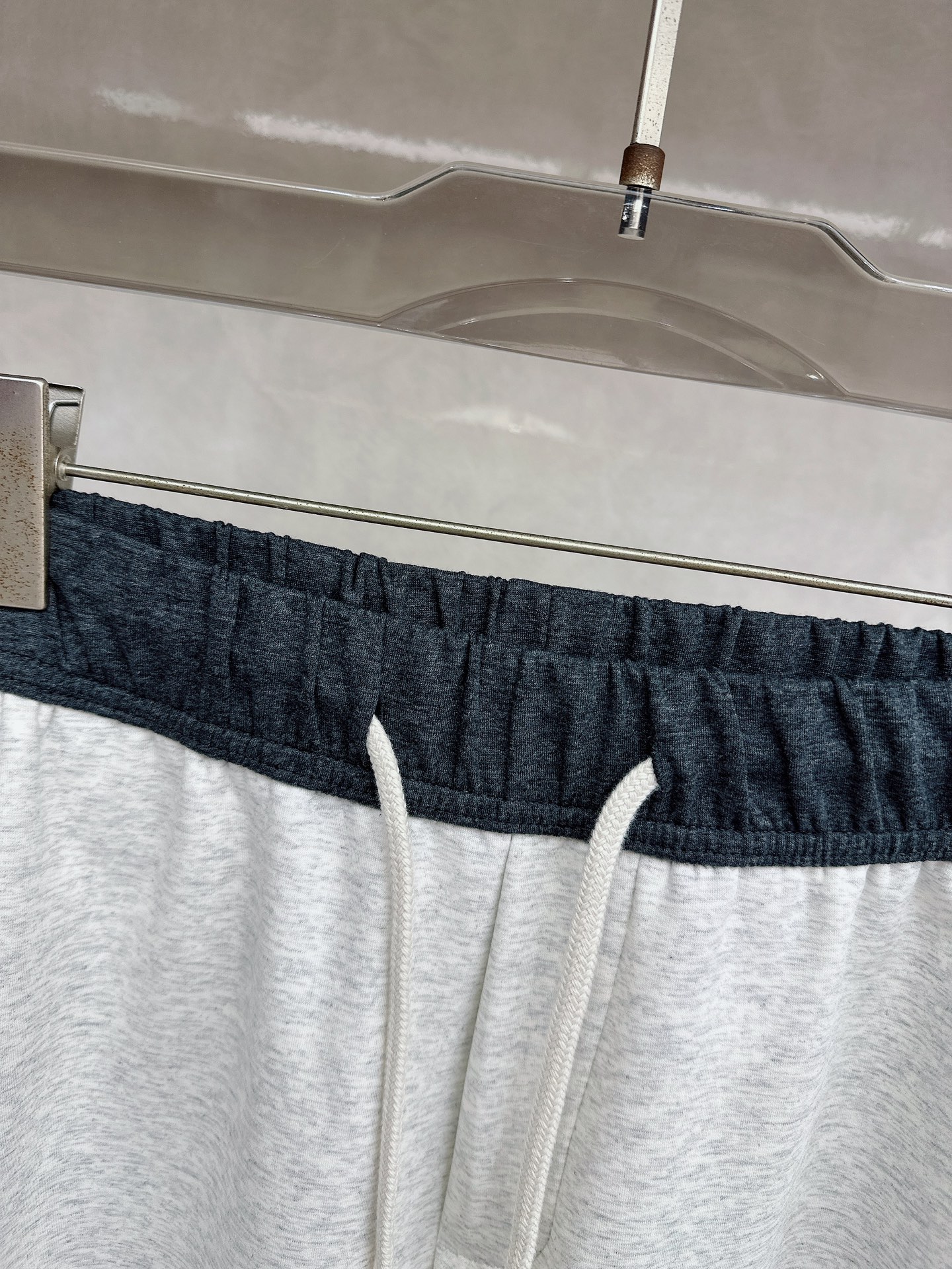 alo 2026春夏新款休闲裤！官网同步发售。品牌经典LOGO休闲裤 ，定制面料，舒适度极好，手触感强烈