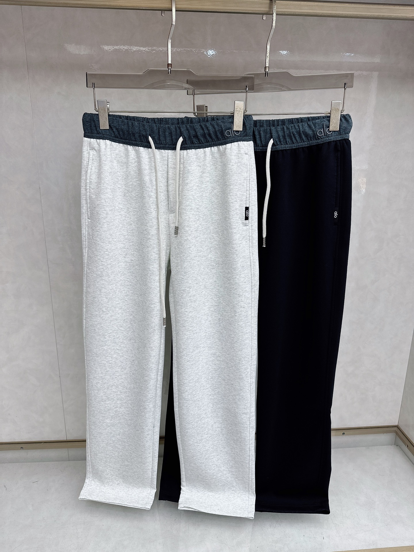 alo 2026春夏新款休闲裤！官网同步发售。品牌经典LOGO休闲裤 ，定制面料，舒适度极好，手触感强烈