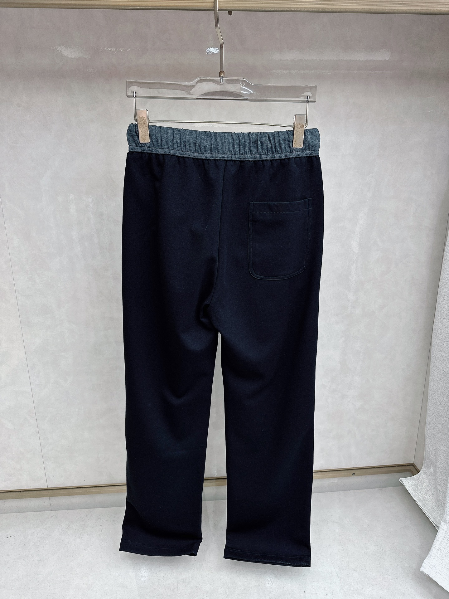 alo 2026春夏新款休闲裤！官网同步发售。品牌经典LOGO休闲裤 ，定制面料，舒适度极好，手触感强烈