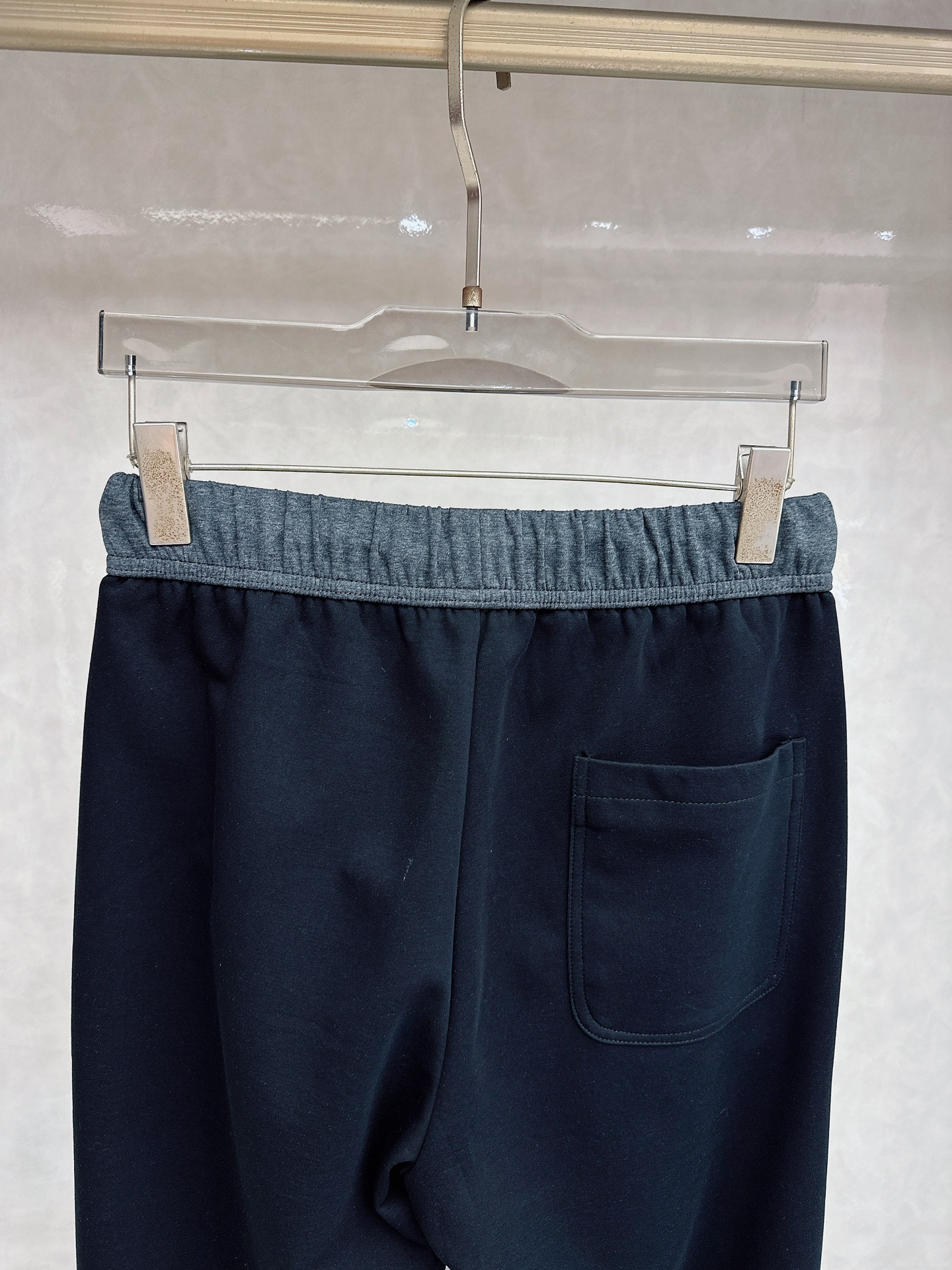 alo 2026春夏新款休闲裤！官网同步发售。品牌经典LOGO休闲裤 ，定制面料，舒适度极好，手触感强烈