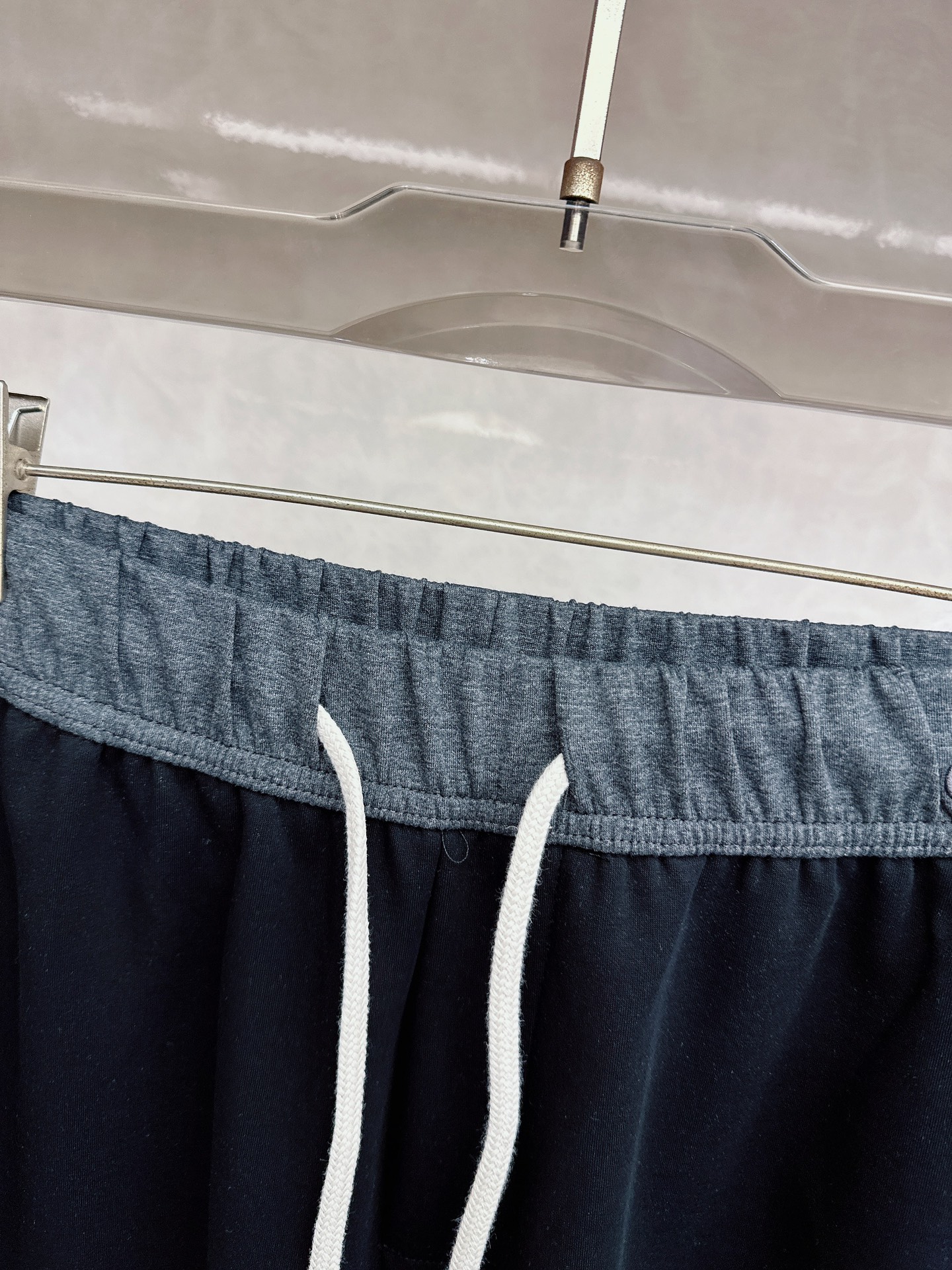 alo 2026春夏新款休闲裤！官网同步发售。品牌经典LOGO休闲裤 ，定制面料，舒适度极好，手触感强烈