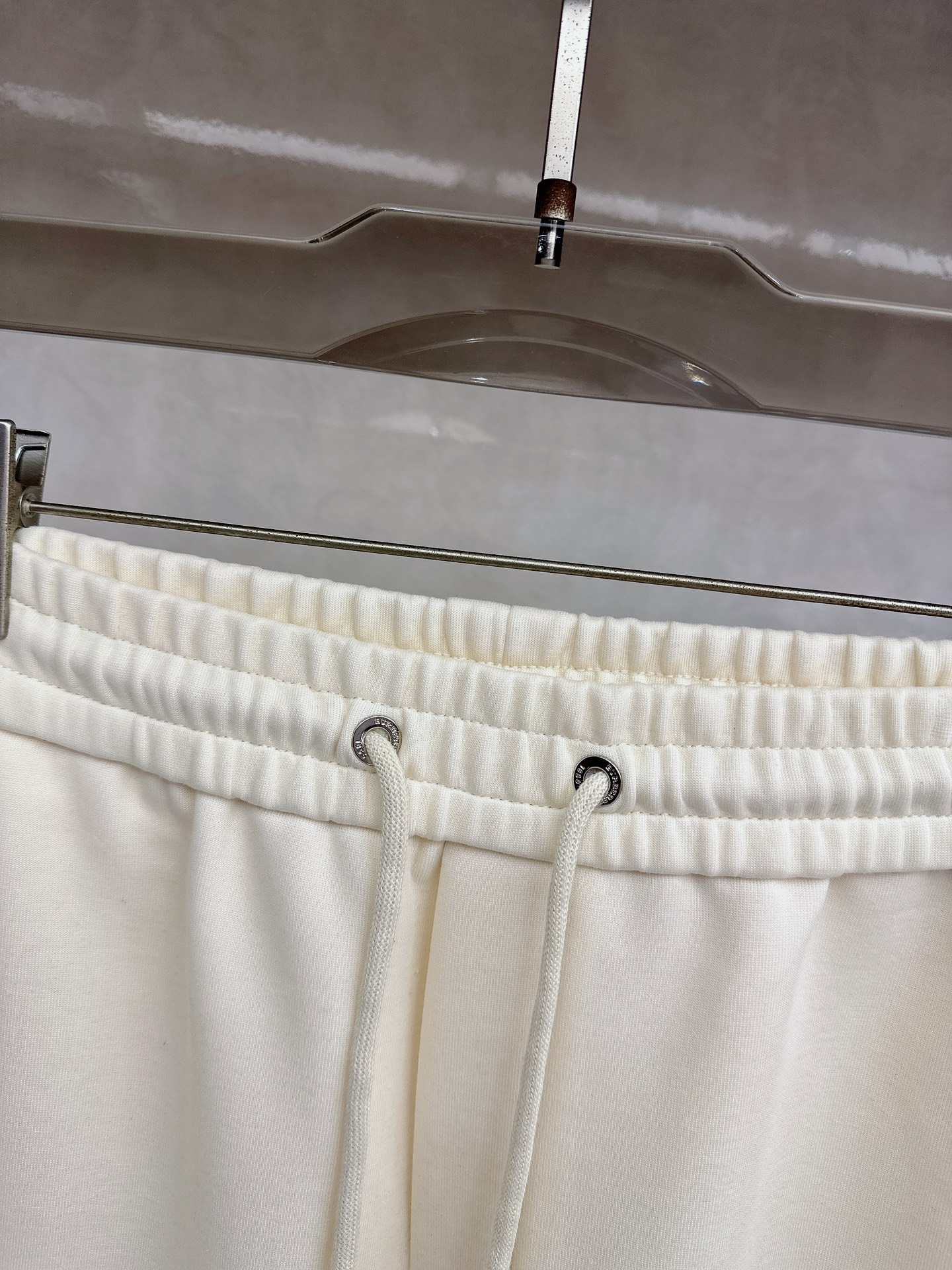 巴宝莉 2026春夏新款休闲裤！官网同步发售。品牌经典LOGO休闲裤 ，定制面料，舒适度极好，手触感强烈