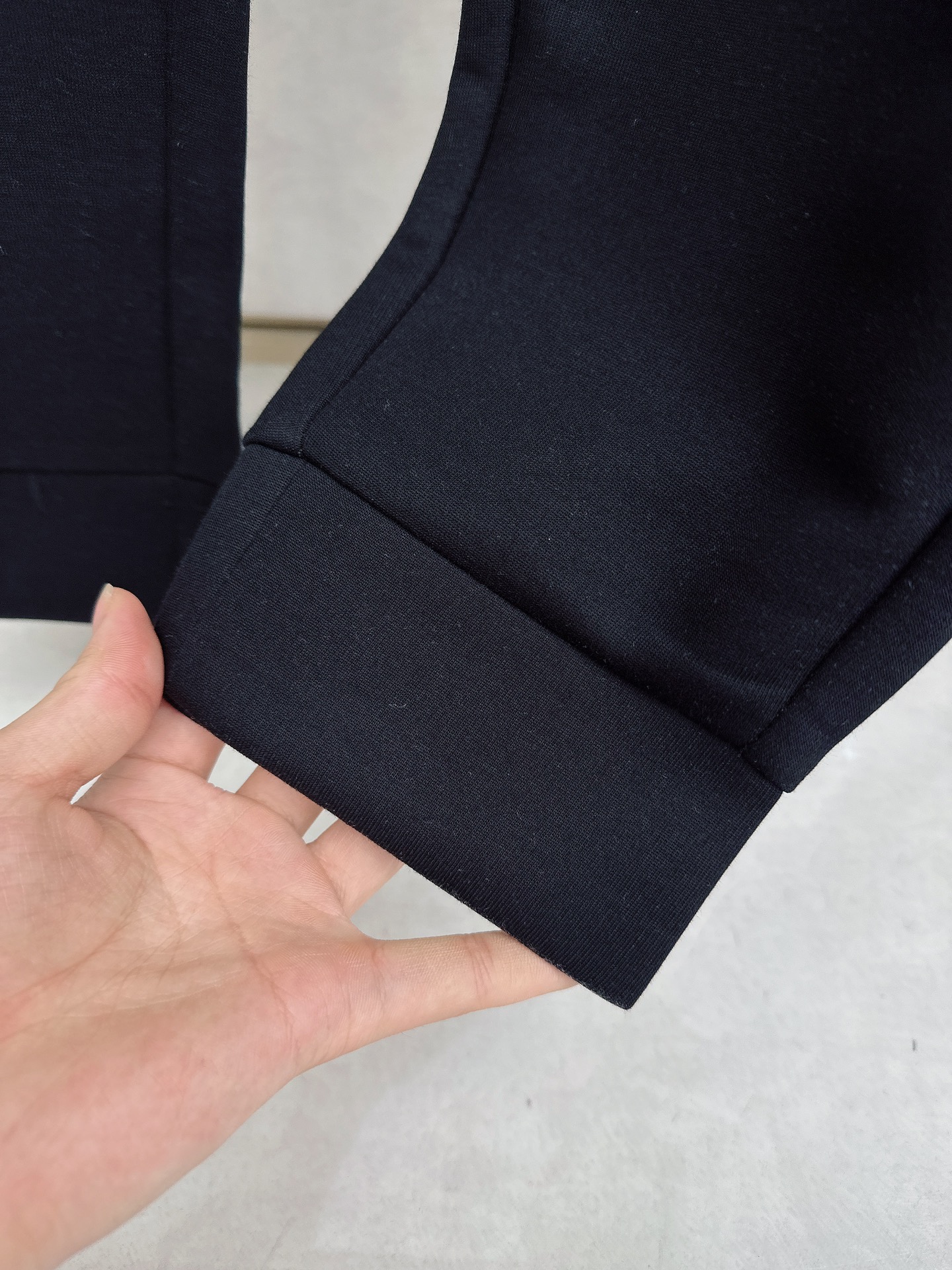 巴宝莉 2026春夏新款休闲裤！官网同步发售。品牌经典LOGO休闲裤 ，定制面料，舒适度极好，手触感强烈