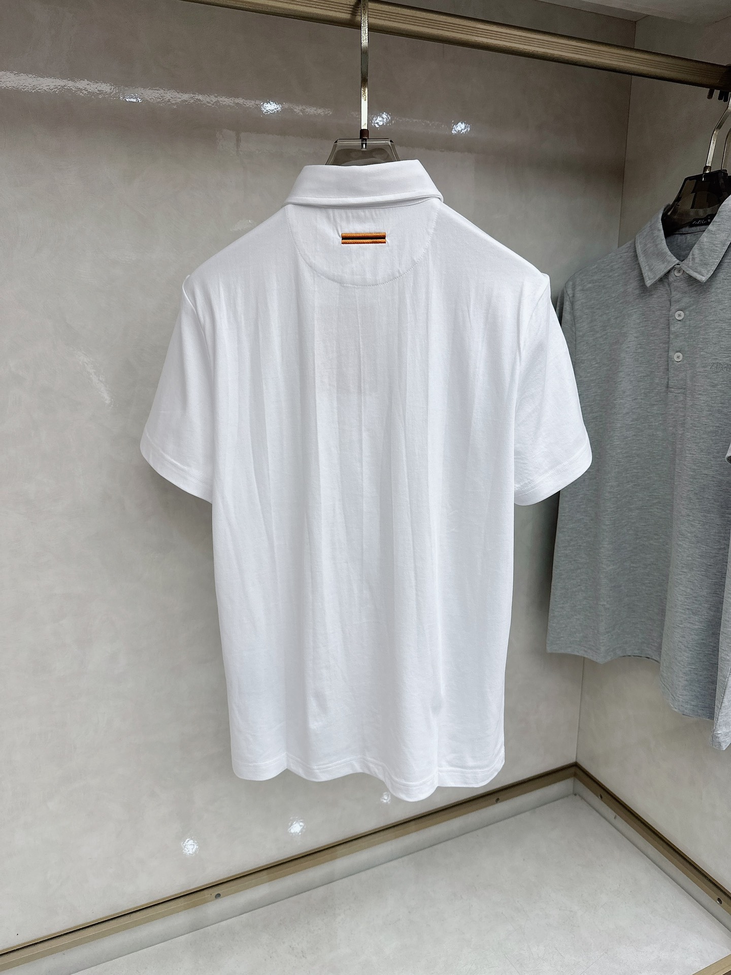 杰尼亚 2026顶级品质logo刺绣衬衫领棉质短袖T恤，三标齐全，原版定制logo刻字纽扣，定织顶级22