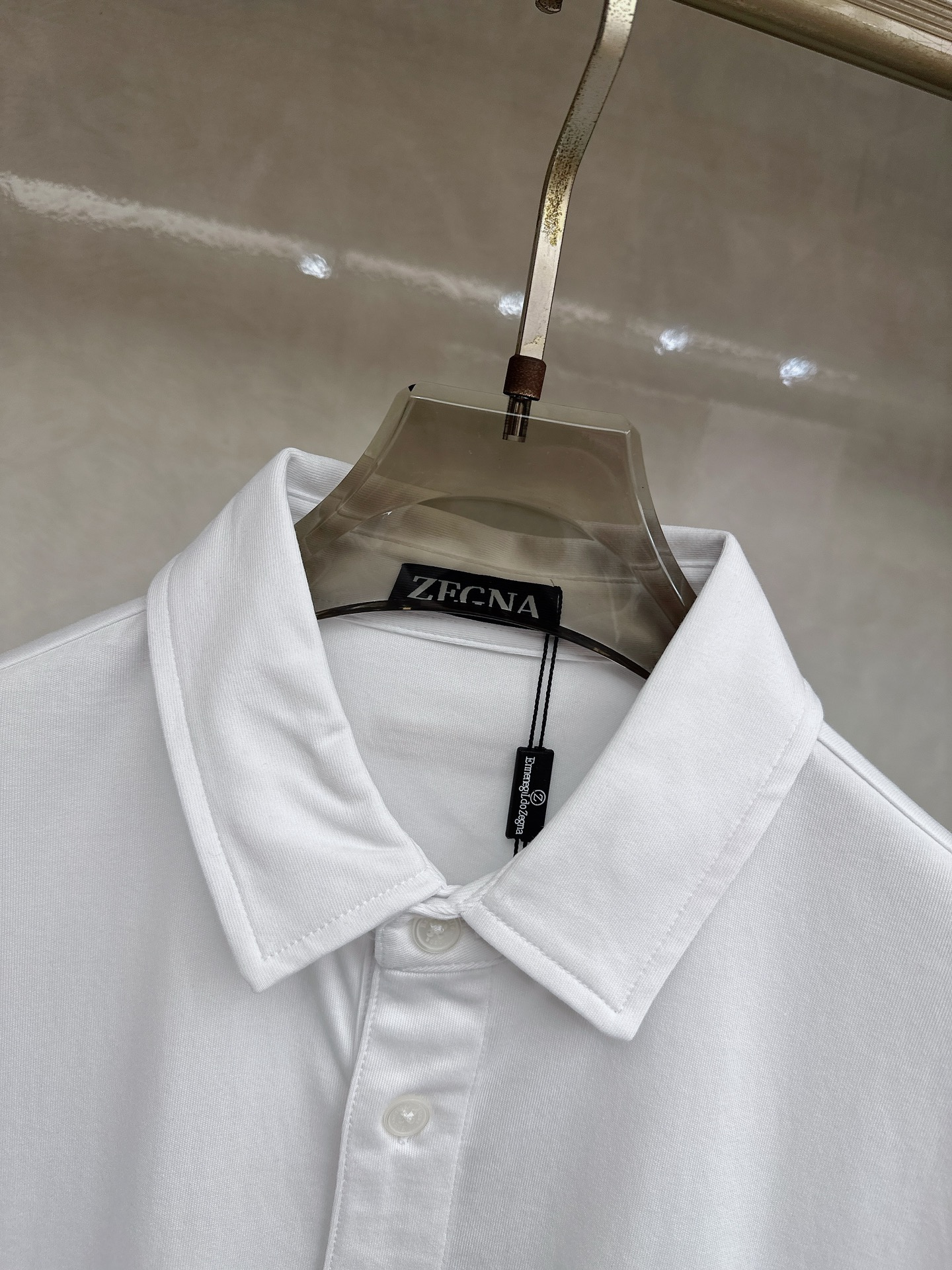 杰尼亚 2026顶级品质logo刺绣衬衫领棉质短袖T恤，三标齐全，原版定制logo刻字纽扣，定织顶级22