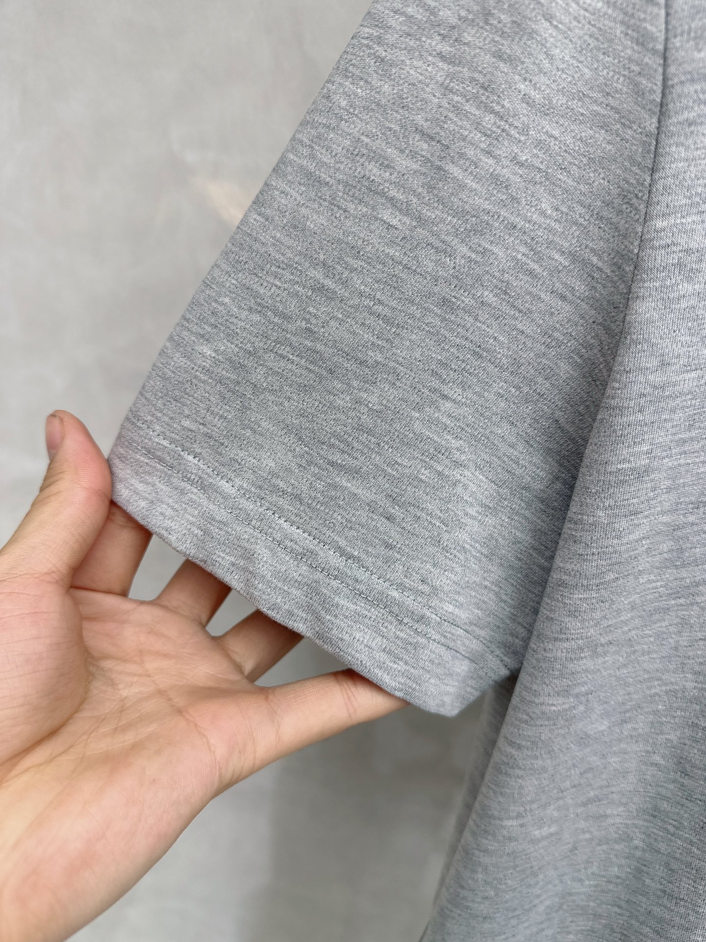 杰尼亚 2026顶级品质logo刺绣衬衫领棉质短袖T恤，三标齐全，原版定制logo刻字纽扣，定织顶级22