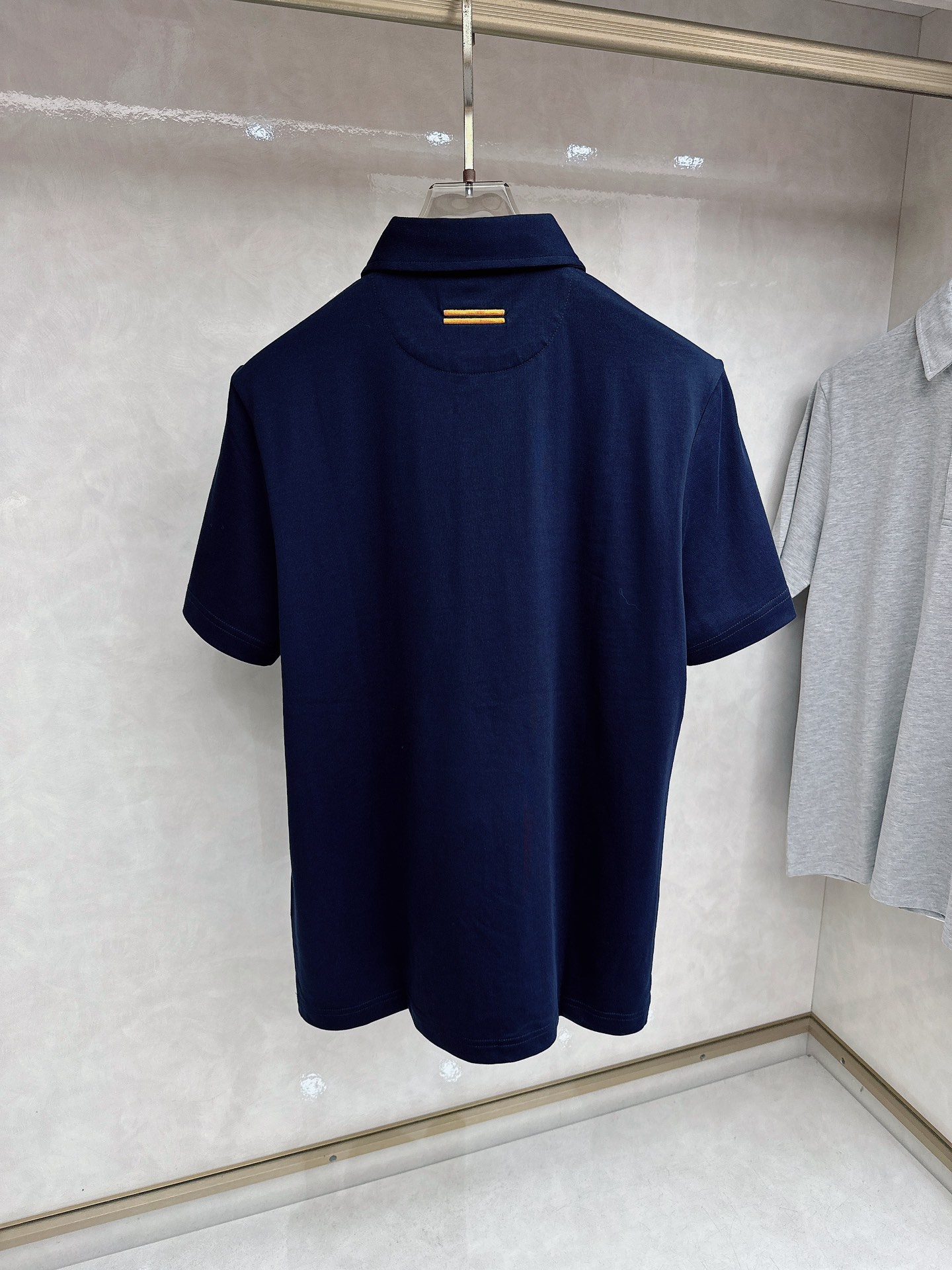 杰尼亚 2026顶级品质logo刺绣衬衫领棉质短袖T恤，三标齐全，原版定制logo刻字纽扣，定织顶级22