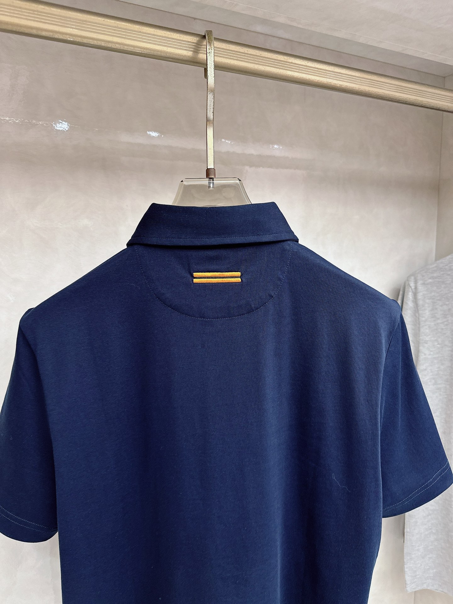 杰尼亚 2026顶级品质logo刺绣衬衫领棉质短袖T恤，三标齐全，原版定制logo刻字纽扣，定织顶级22