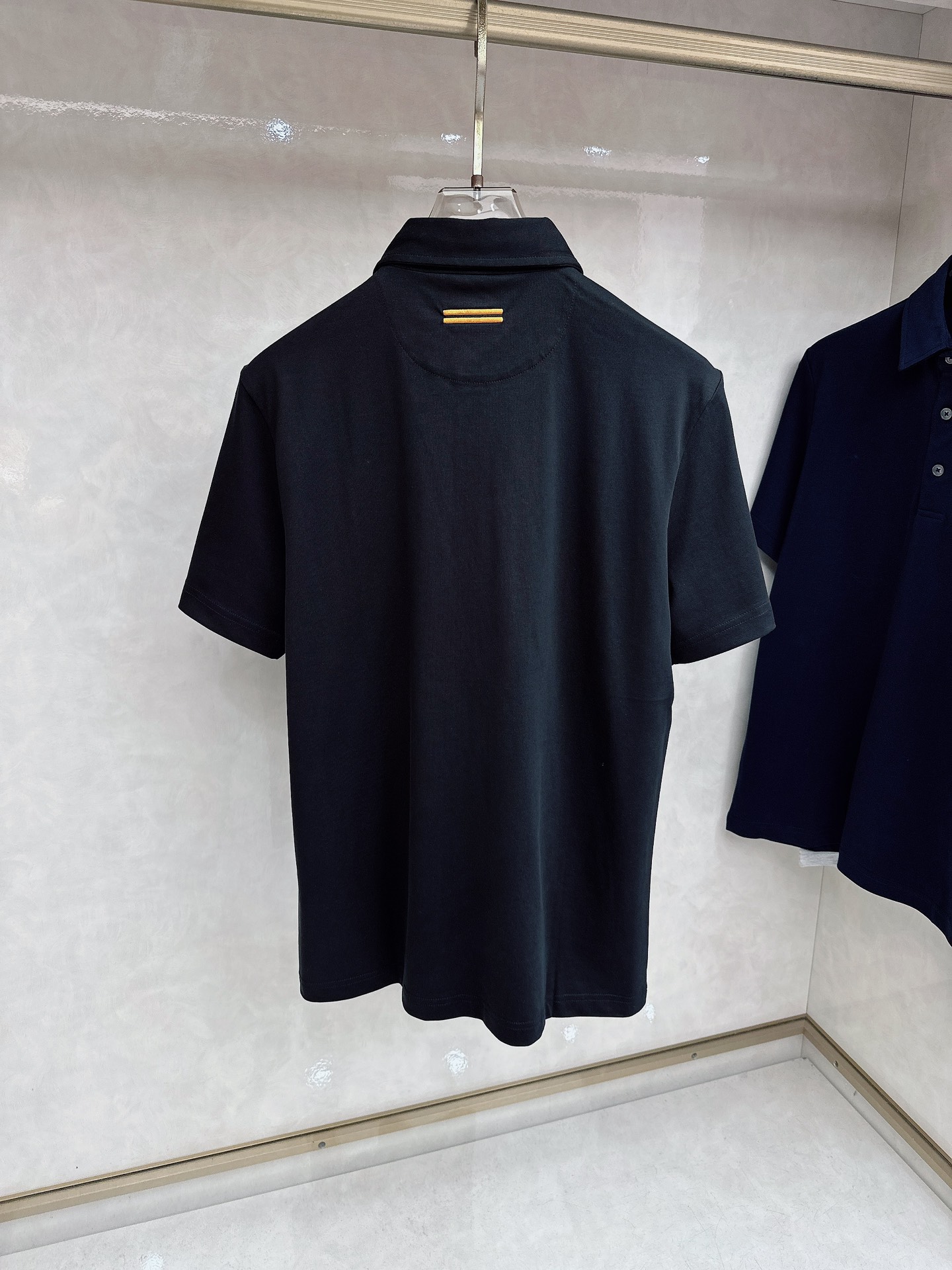 杰尼亚 2026顶级品质logo刺绣衬衫领棉质短袖T恤，三标齐全，原版定制logo刻字纽扣，定织顶级22