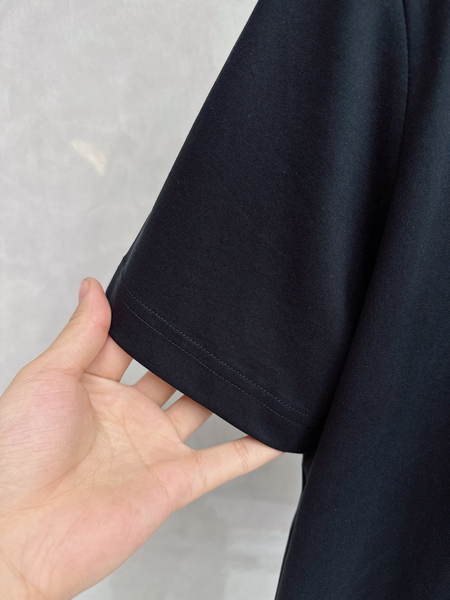 杰尼亚 2026顶级品质logo刺绣衬衫领棉质短袖T恤，三标齐全，原版定制logo刻字纽扣，定织顶级22